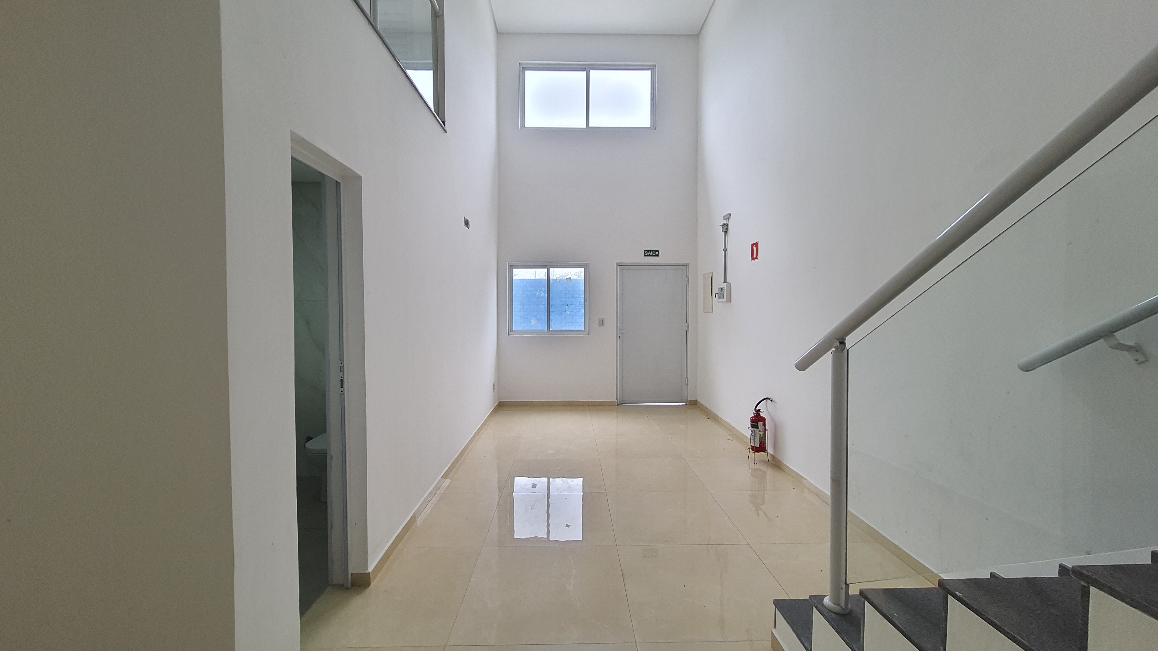 Galpão para locação com 3.900 m² no bairro Santa Luzia, na rodovia pres. Dutra em Caçapava/SP.  
