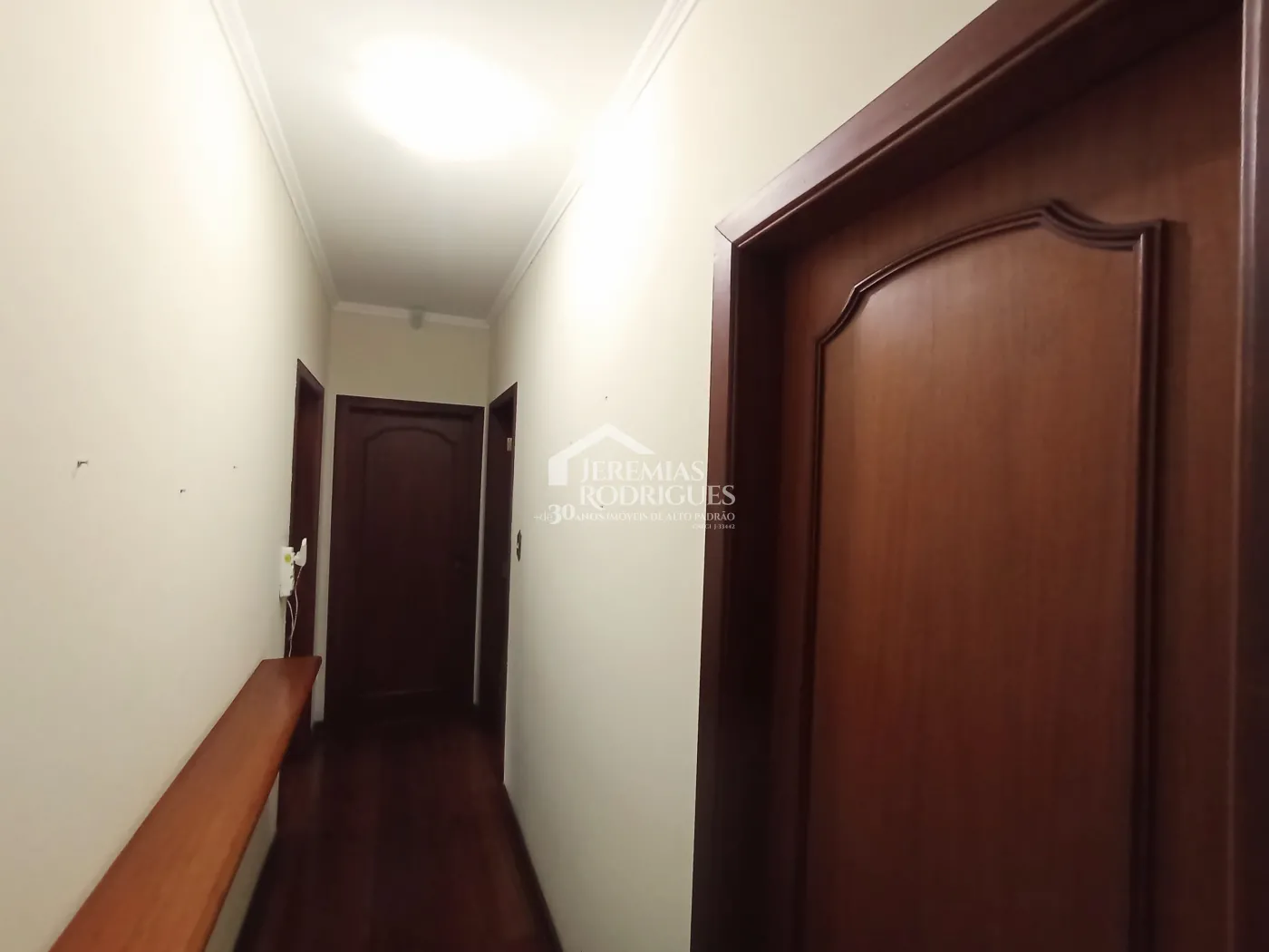 Casa para venda e locação com 3 suítes no bairro Parque das Flores em Taubaté/SP.