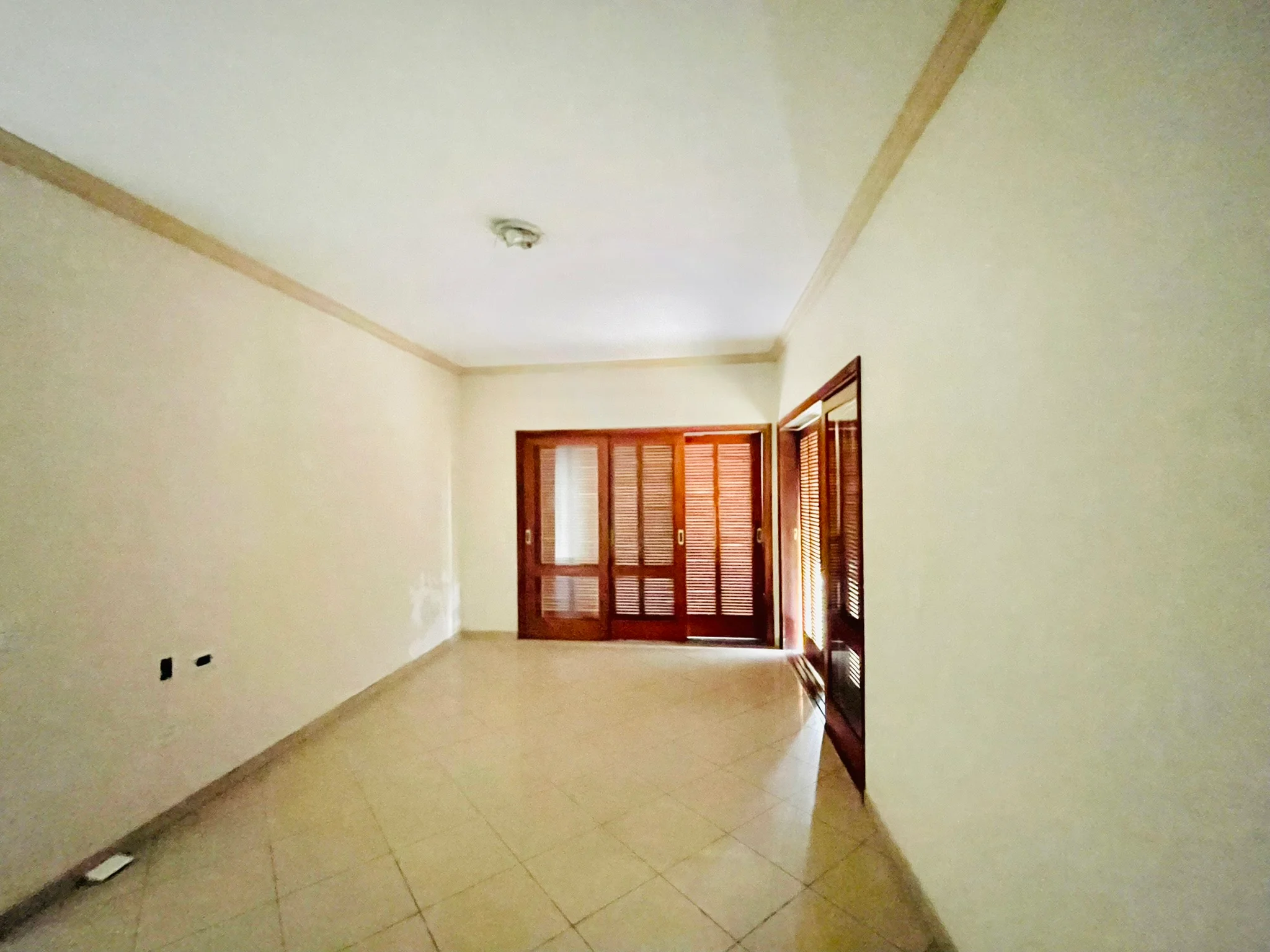 Casa para venda e locação no bairro Lessa em Pindamonhangaba/SP.