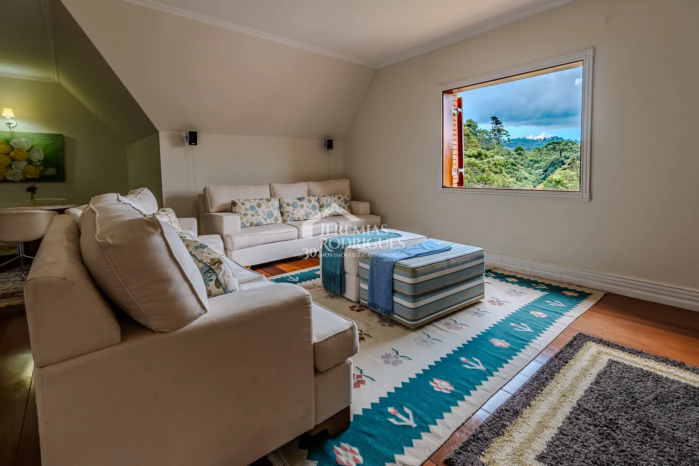 Casa para venda e locação com 5 suítes no Jardim Véu da Noiva em Campos do Jordão/SP