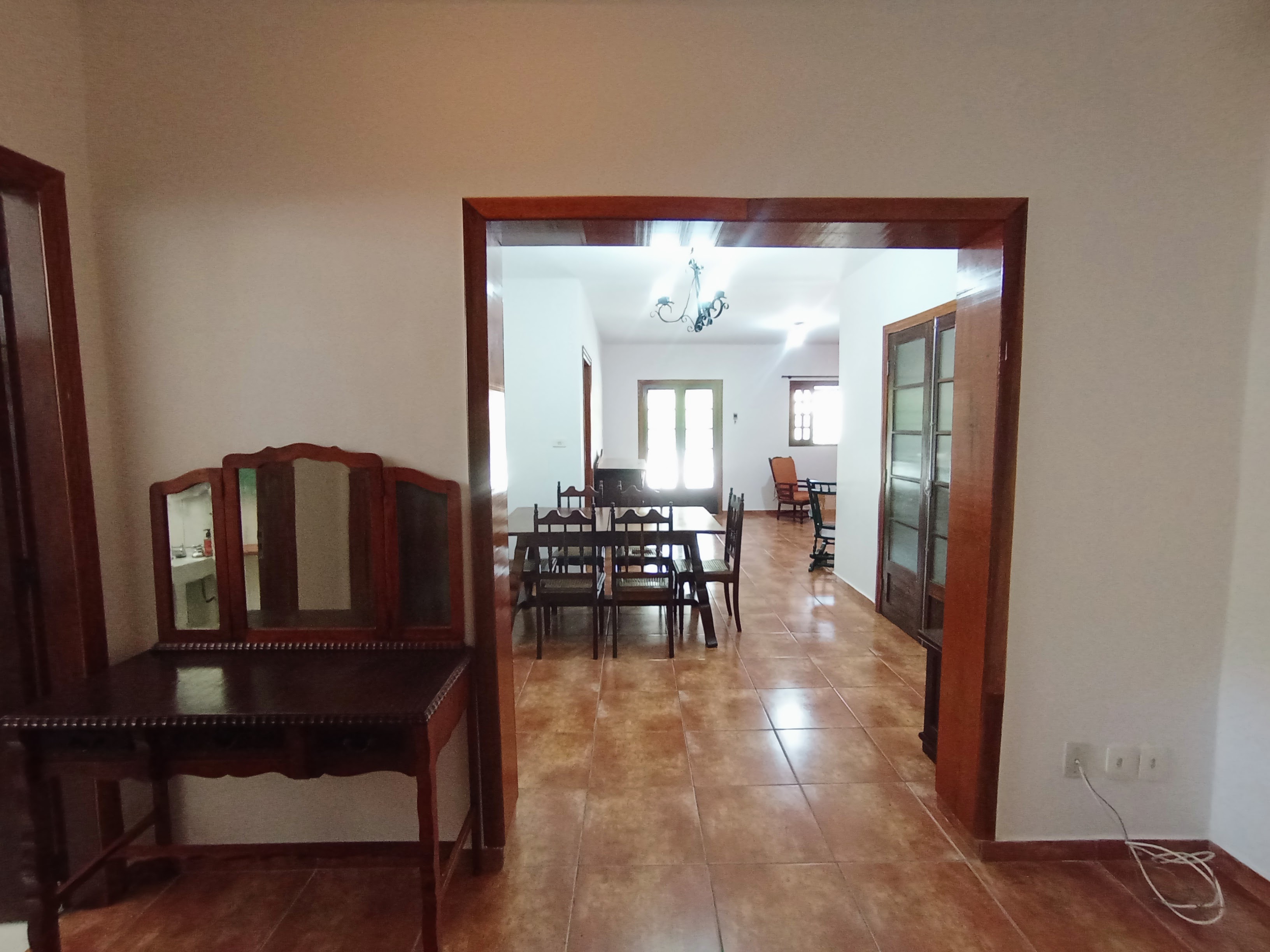 Chácara para venda e locação com 3 dormitórios no bairro Santana em Pindamonhangaba/SP.