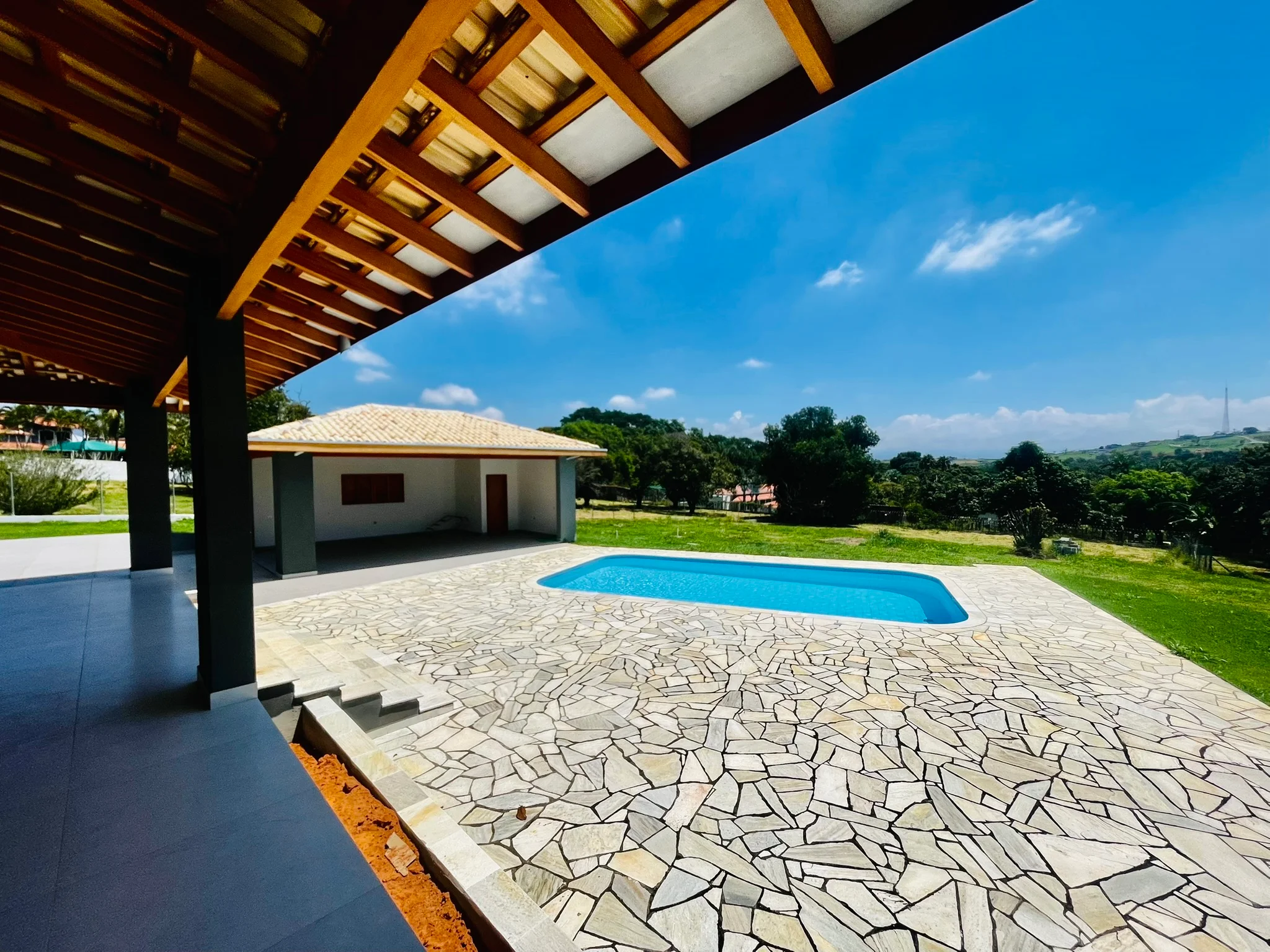 Casa à venda com 4 dormitórios no Condomínio Chácaras Cataguá em Taubaté/SP