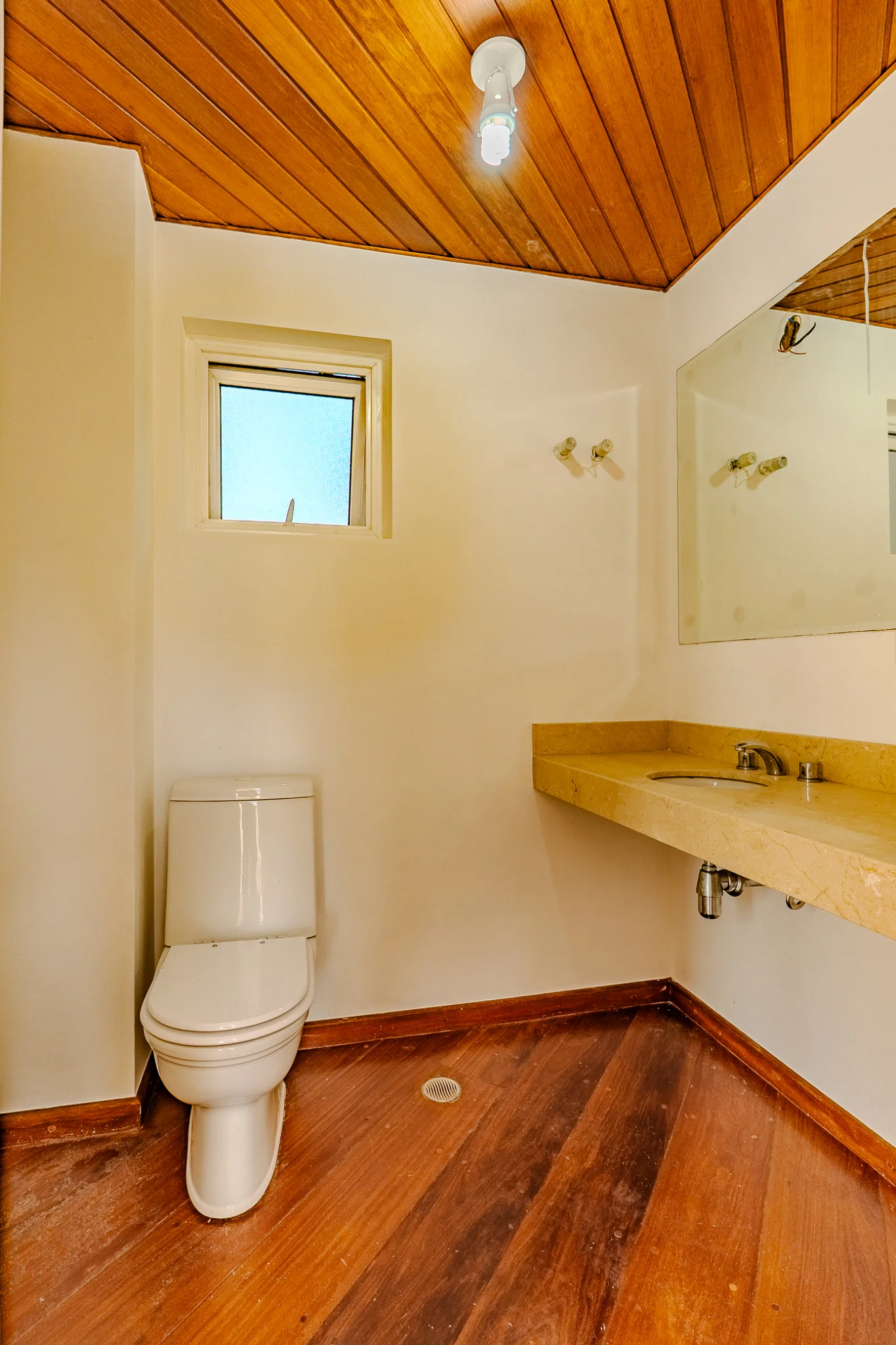 Casa á venda no Condomínio Recanto do Sol em Campos do Jordão/SP.