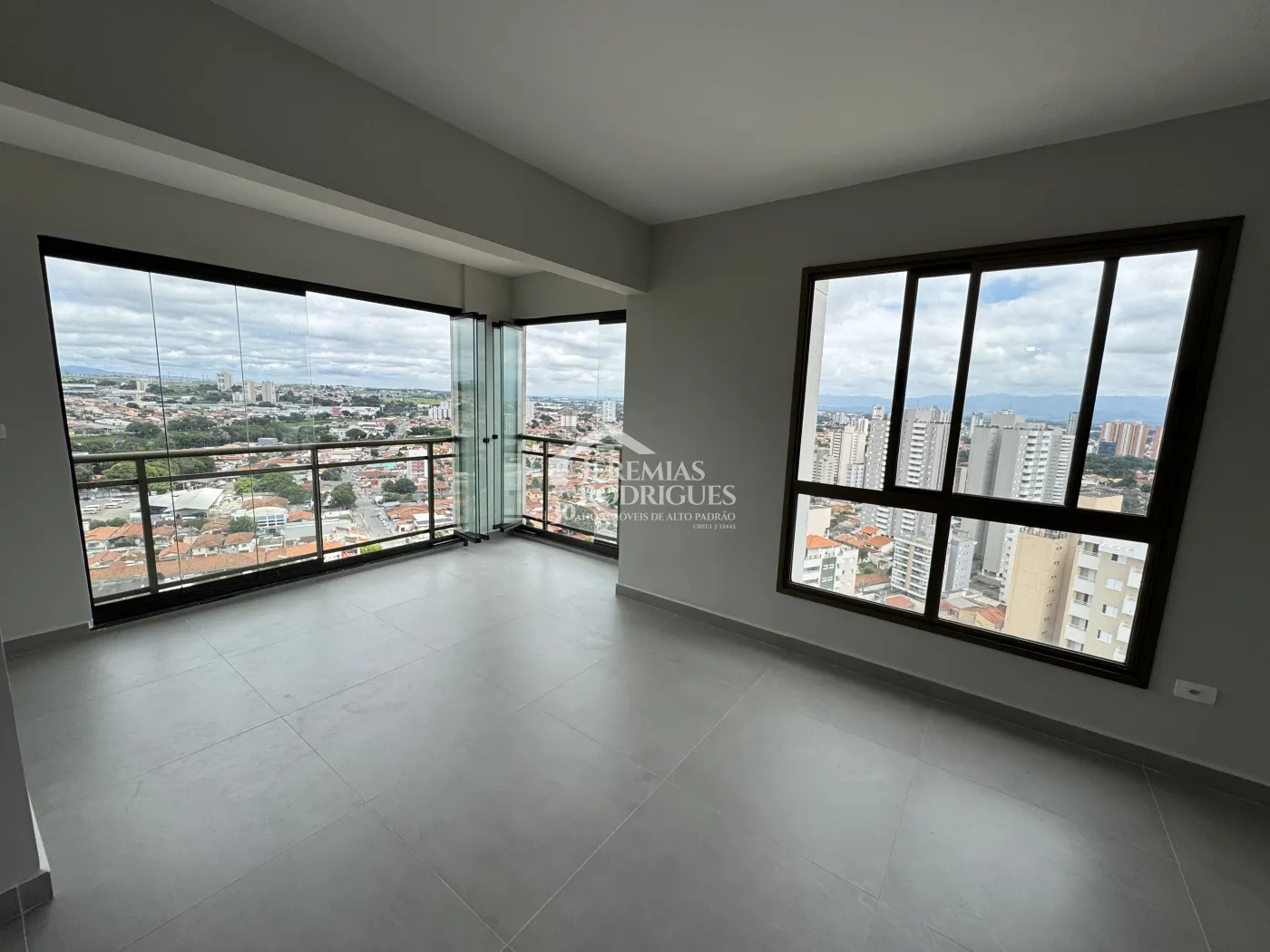 Apartamento à venda com 3 dormitórios, 119 m² no Edifício Jabuticabeiras em Taubaté/SP.