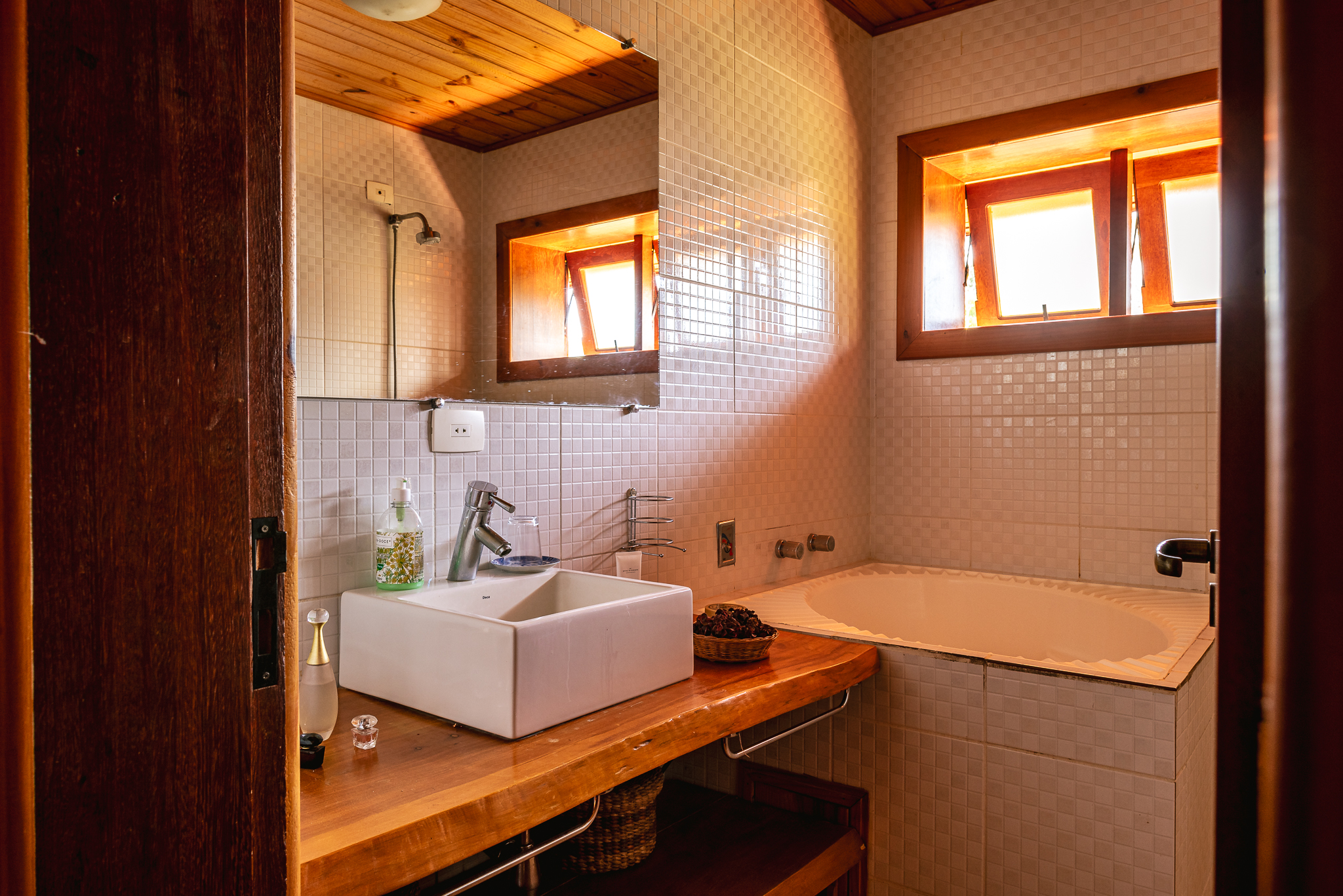 Casa à venda com 4 suítes no Condomínio Country Club em Santo Antônio do Pinhal/SP.