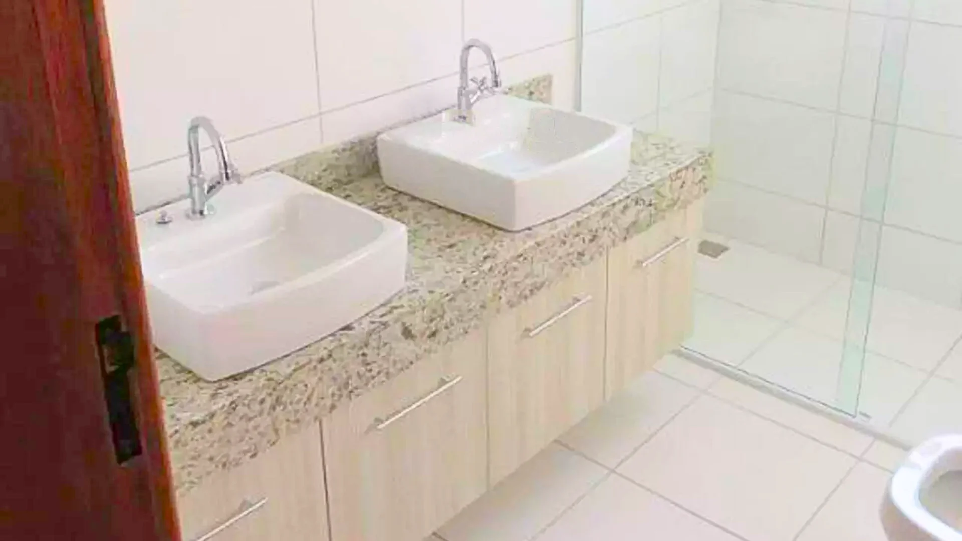 Casa com 4 suítes no Condomínio Village da Serra em Tremembé/SP