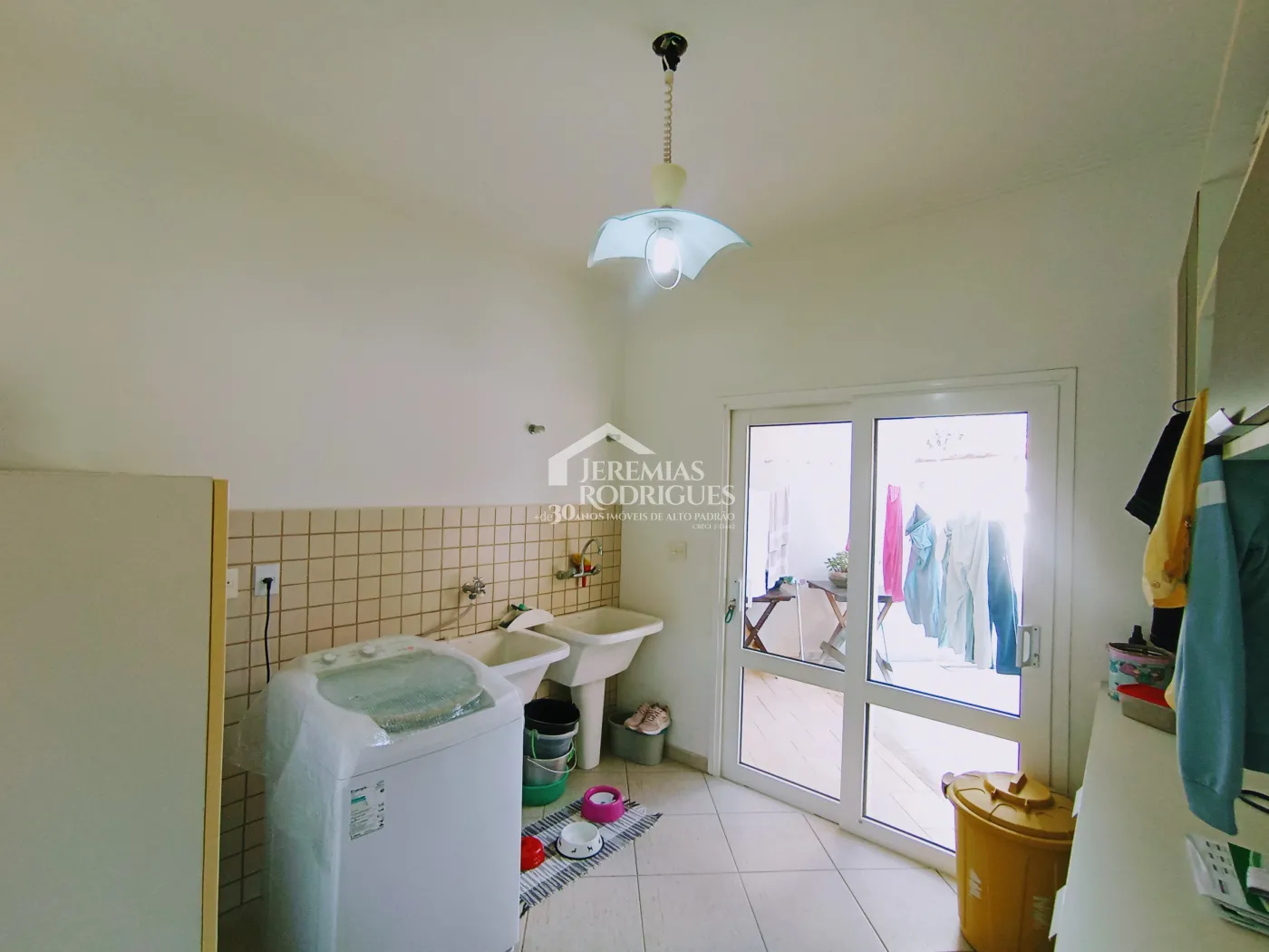 Casa à venda com 4 dormitórios no Condomínio Village Paineiras em Pindamonhangaba/SP