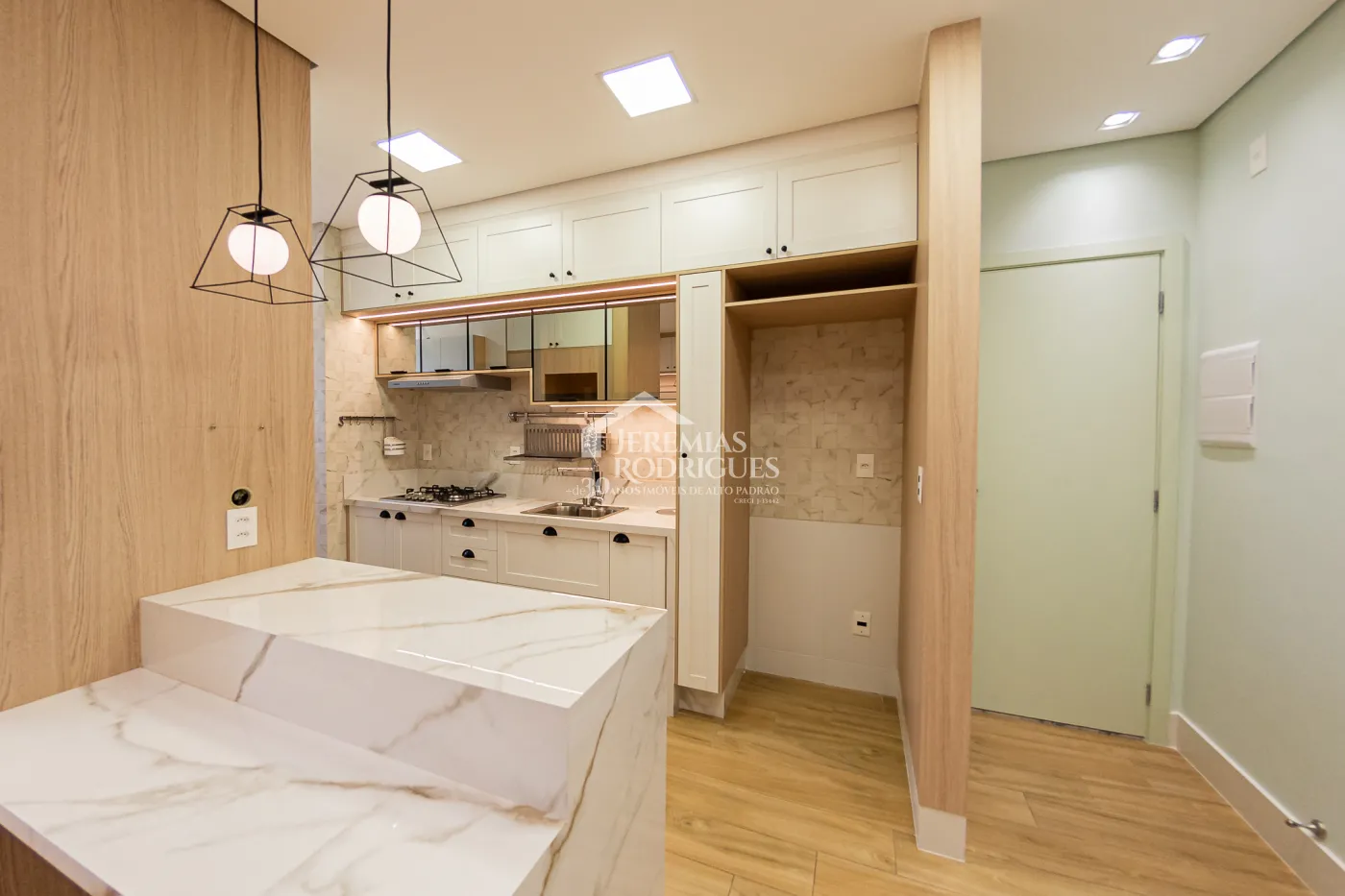 Apartamento à venda com 3 dormitórios, 98 m² no Edifício Bauhaus em Pindamonhangaba/SP.