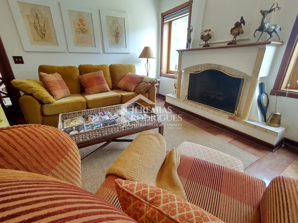 Casa com 4 dormitórios, 380 m² - Condomínio Jardim Véu da Noiva - Campos do Jordão/SP