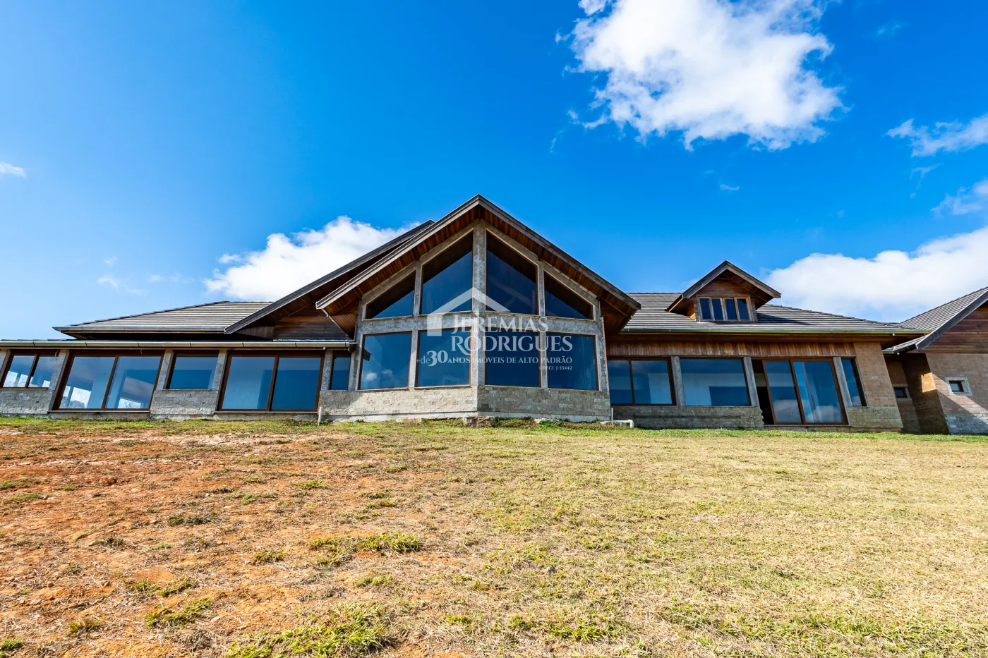 Fazenda com 2.904.000 m² - Sapucaí-Mirim - MG