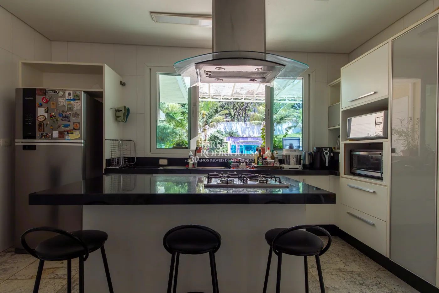 Casa para venda com 4 suítes no Condomínio Residencial dos Pinheiros em Caçapava/SP