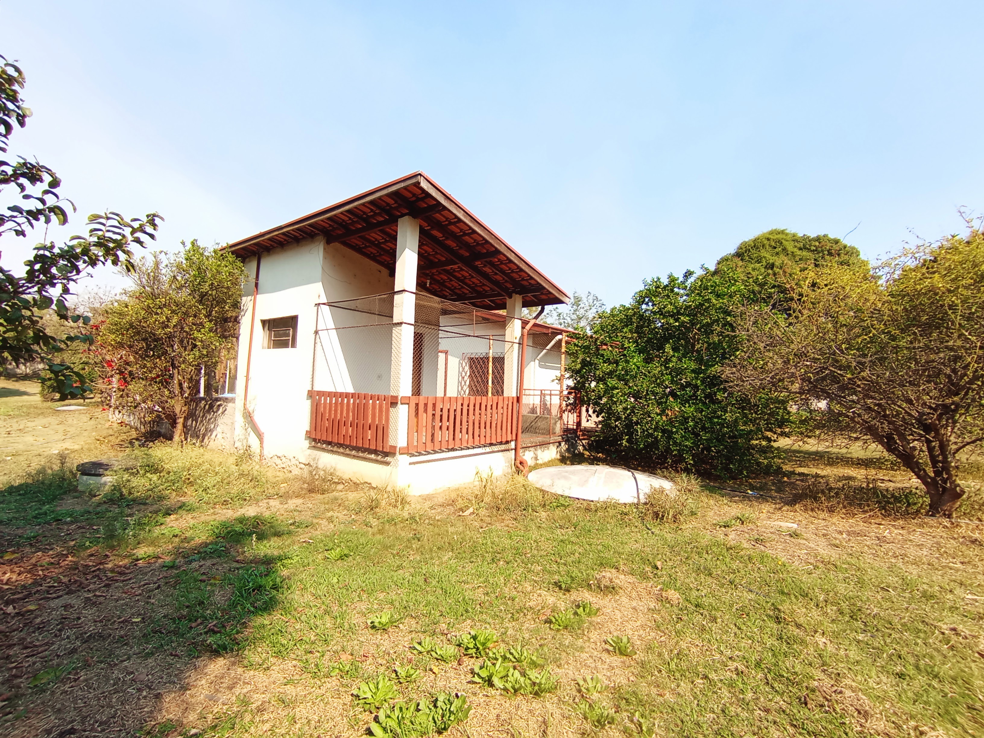 Chácara para venda e locação com 3 dormitórios no bairro Santana em Pindamonhangaba/SP.