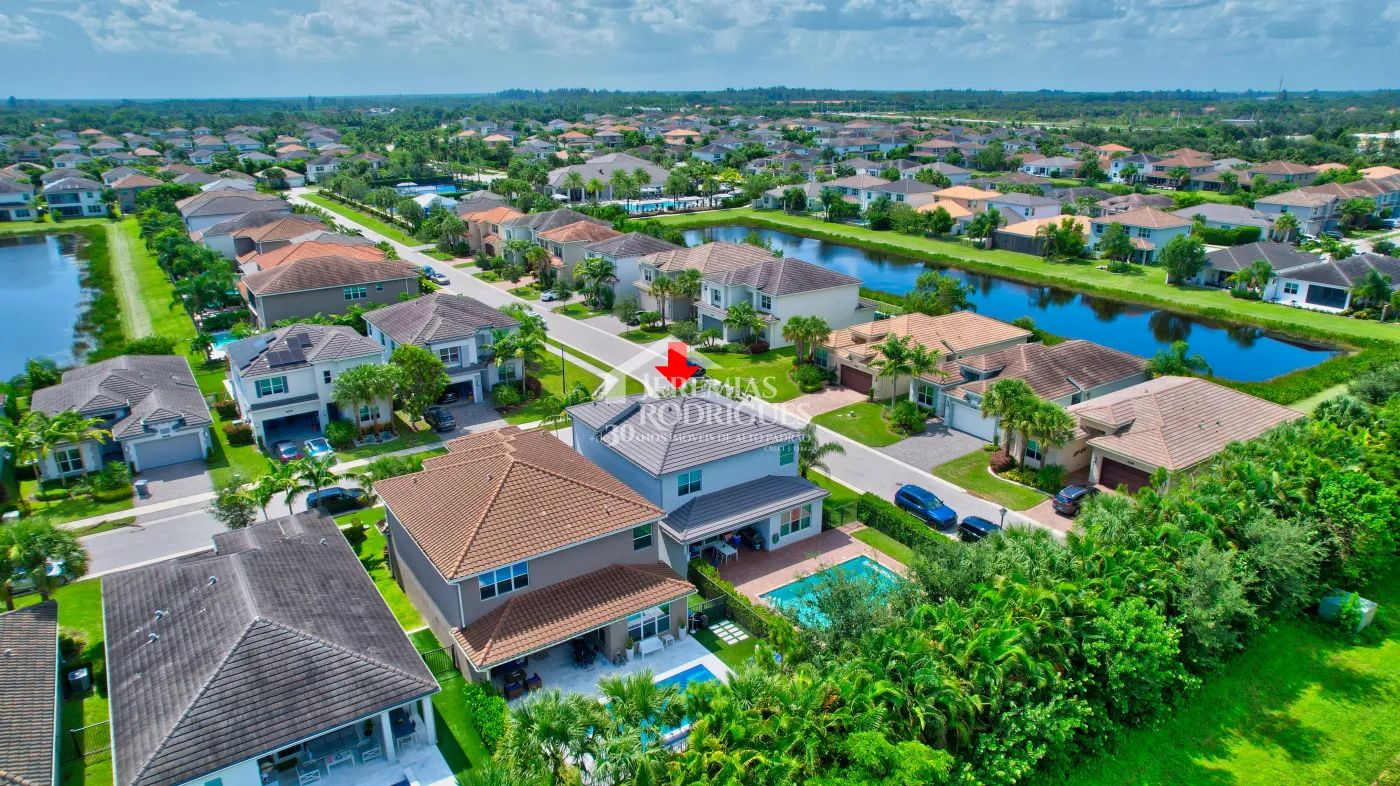 Casa com 4 dormitórios - Condomínio Dakota - Miami/ Flórida