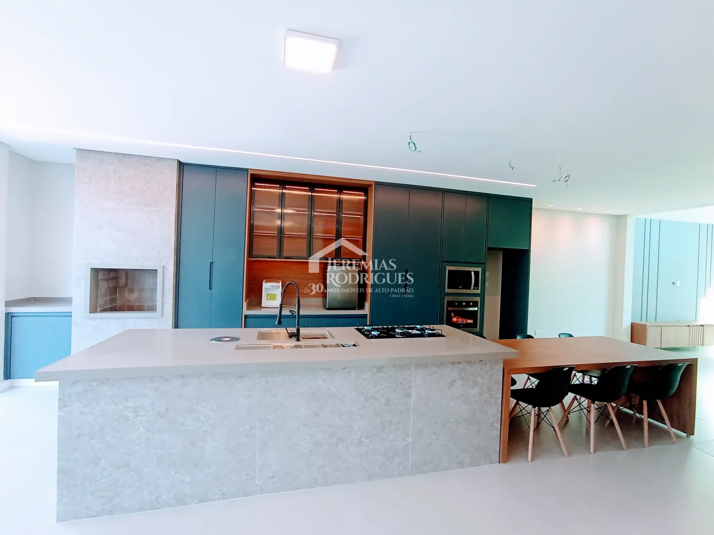 Casa à venda com 3 suítes no Condomínio Residencial Tecoara em Taubaté/SP