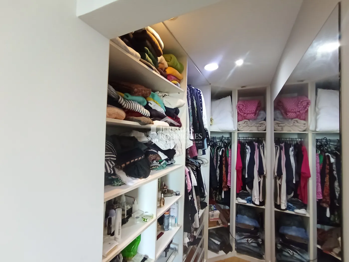 Apartamento à venda com 3 dormitórios no Edifício Jabuticabeiras em Taubaté/SP