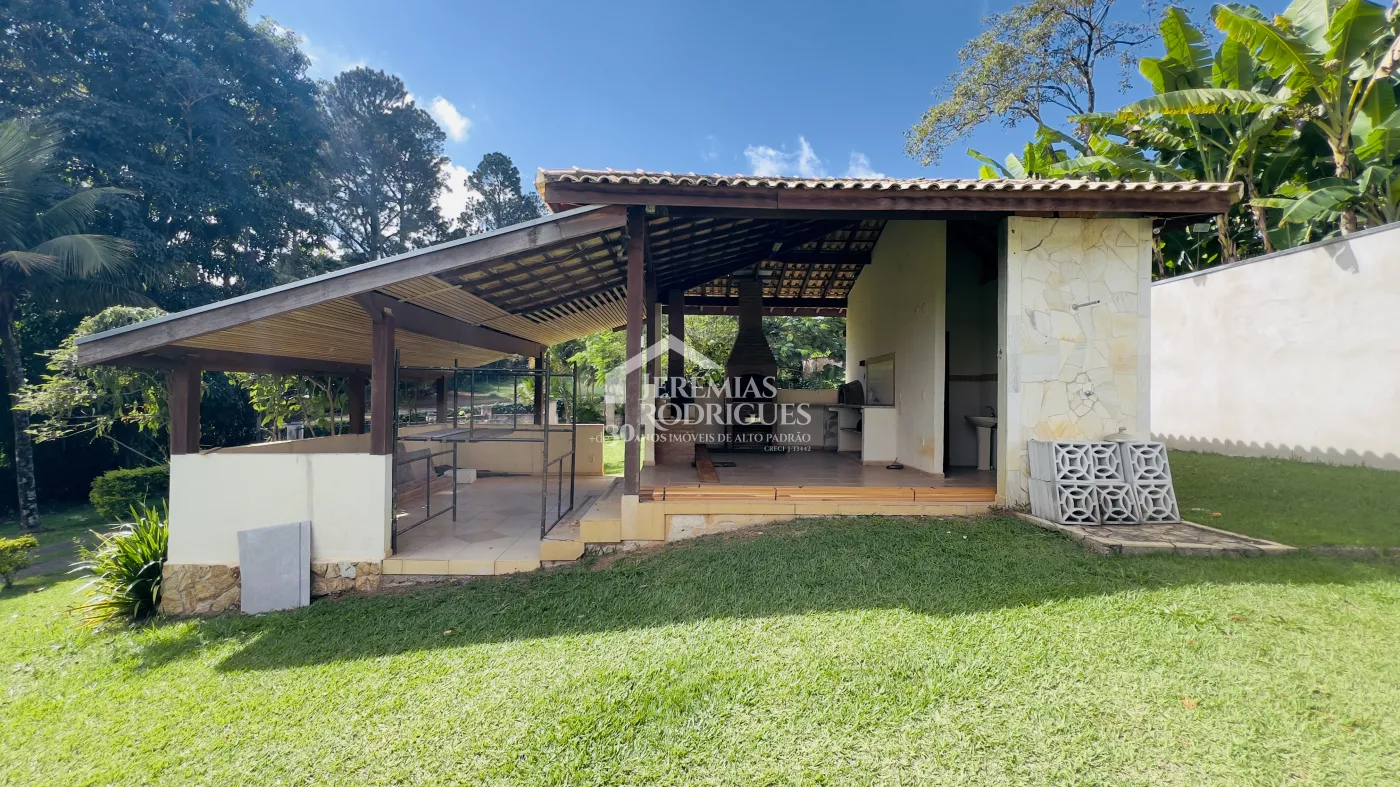 Casa à venda com 4 dormitórios no Condomínio Chácaras Cataguá em Taubaté/SP