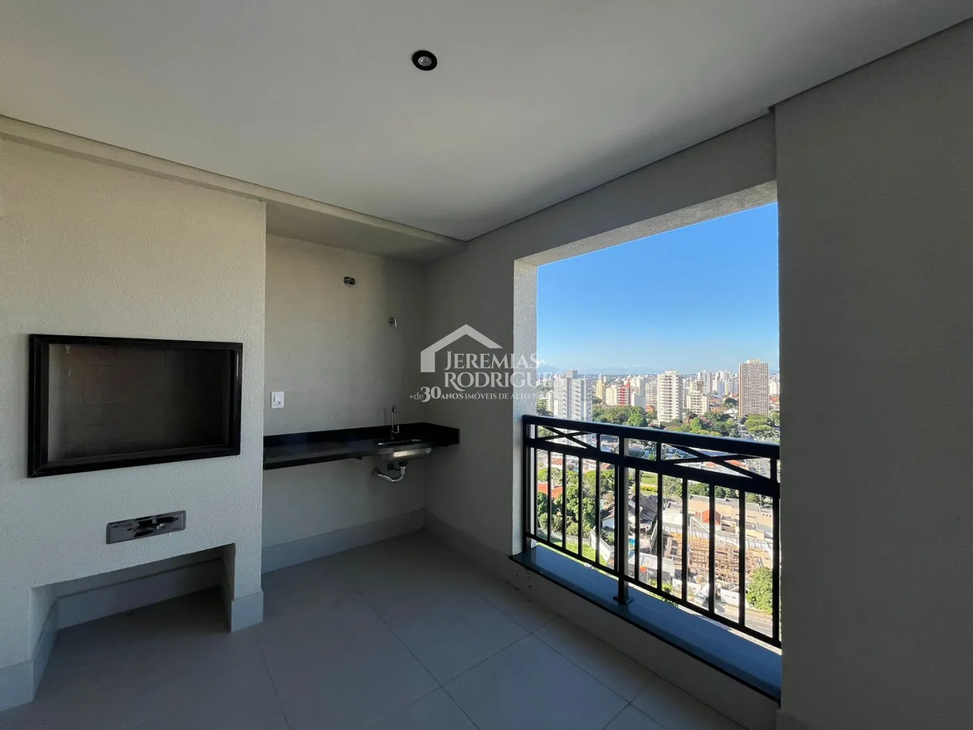Apartamento à venda com 3 suítes, 211 m² no Edifício Europa em Taubaté/SP