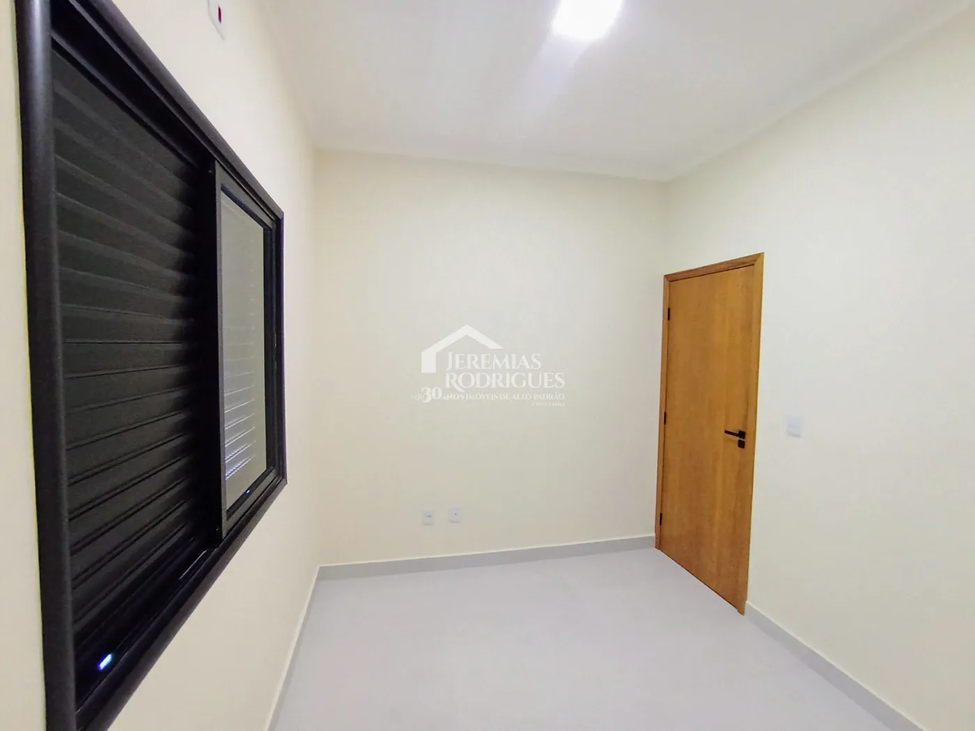 Casa para venda e locação com 3 dormitórios no Bosque da Imperatriz em Pindamonhangaba/SP.