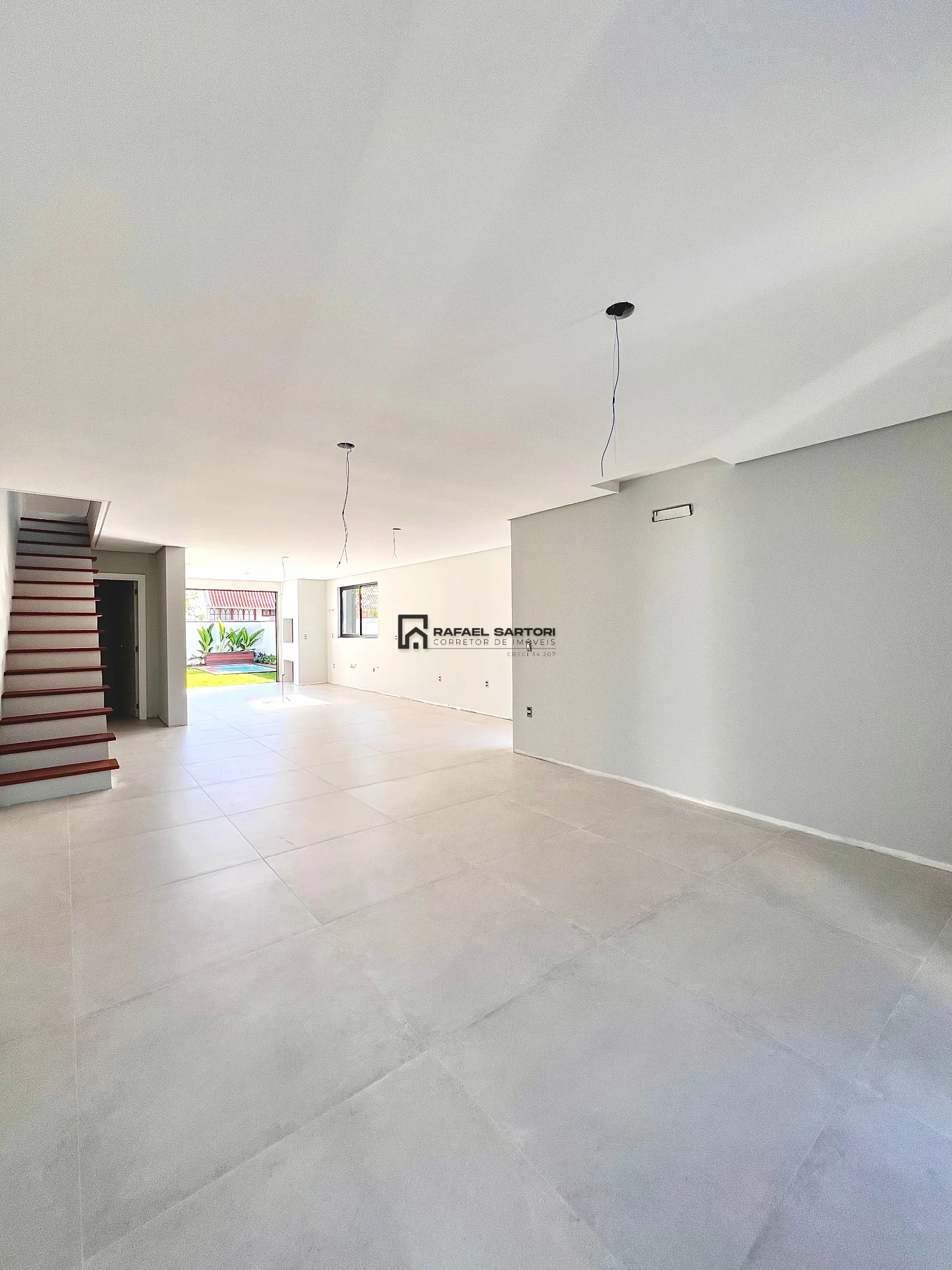 CASA COM 03 SUITES NO AMIZADE