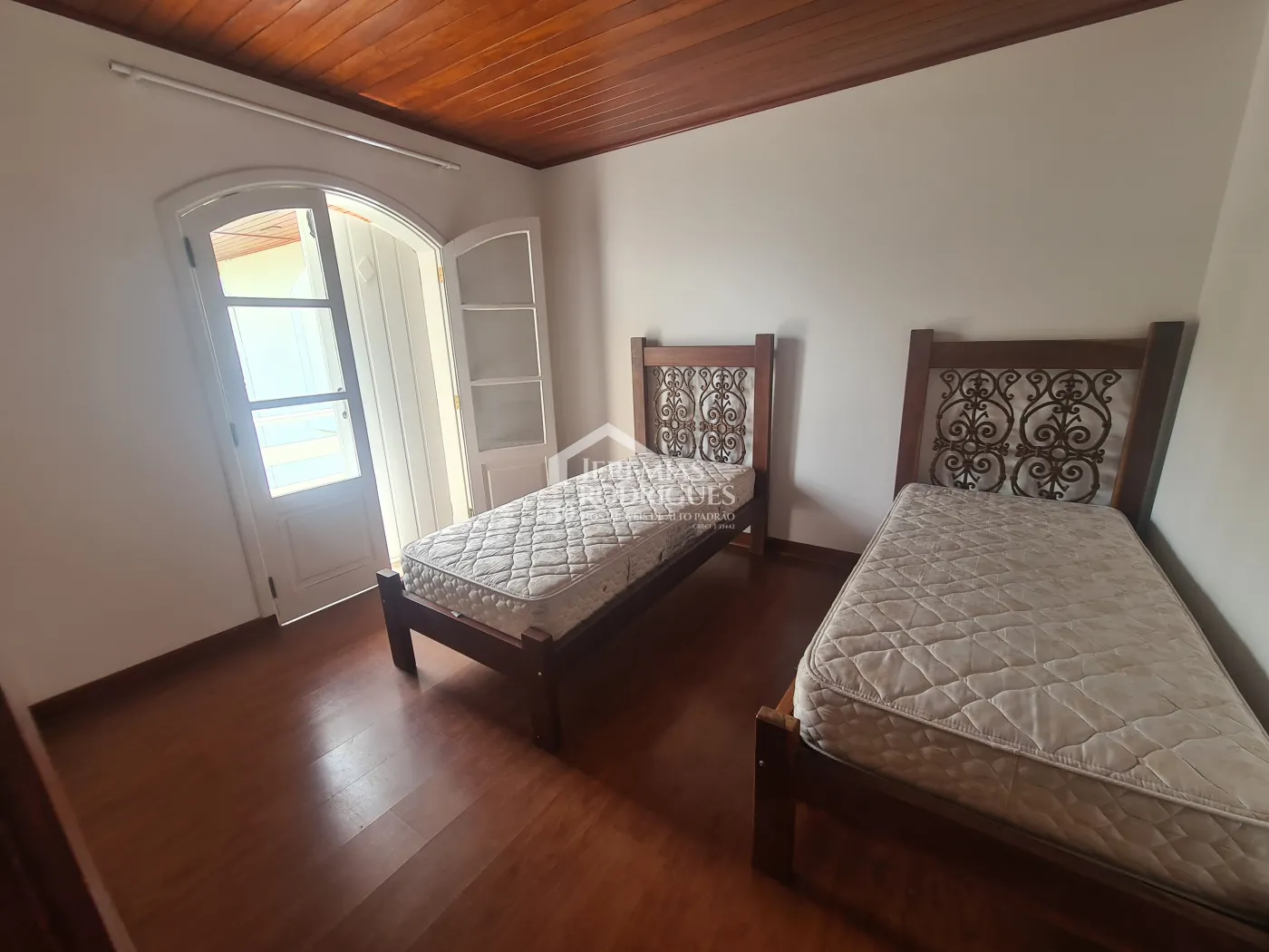 Casa para venda com 3 dormitórios no bairro Alto da Vila Inglesa em Campos do Jordão/SP