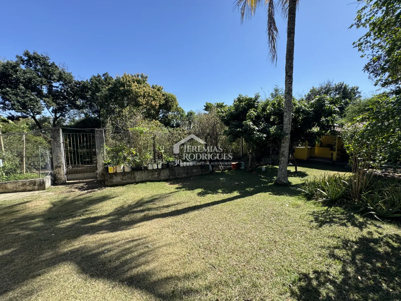 Chácara com 290 m² - bairro Lago Azul - Pindamonhangaba/SP.
