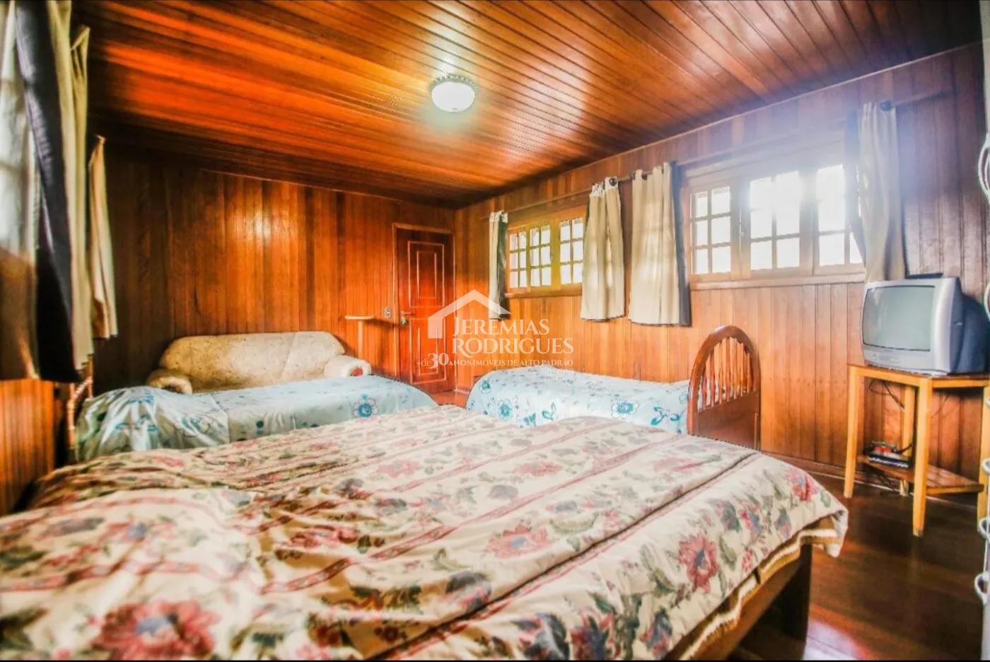 Casa para venda com 11 dormitórios no bairro Recanto Feliz em Campos do Jordão/SP