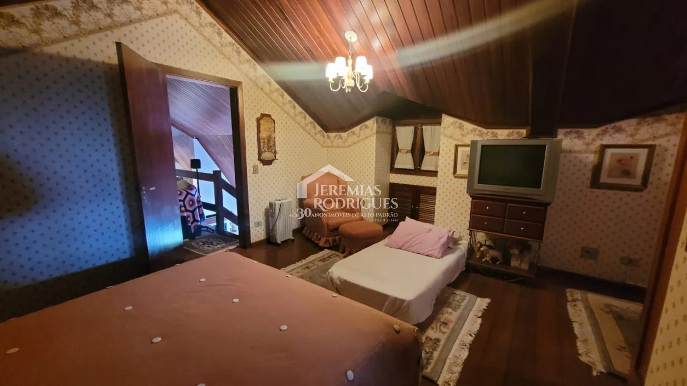 Apartamento à venda com 4 dormitórios, 324m² no Condomínio Le Bourg Saint Maurice em Campos do Jordão/SP.