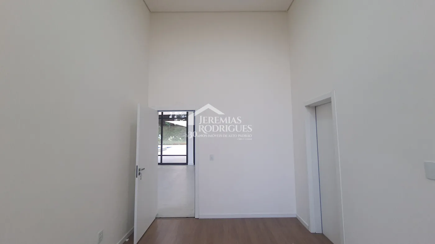 Casa à venda com 3 suítes no Condomínio Chácaras Cataguá em Taubaté/SP.