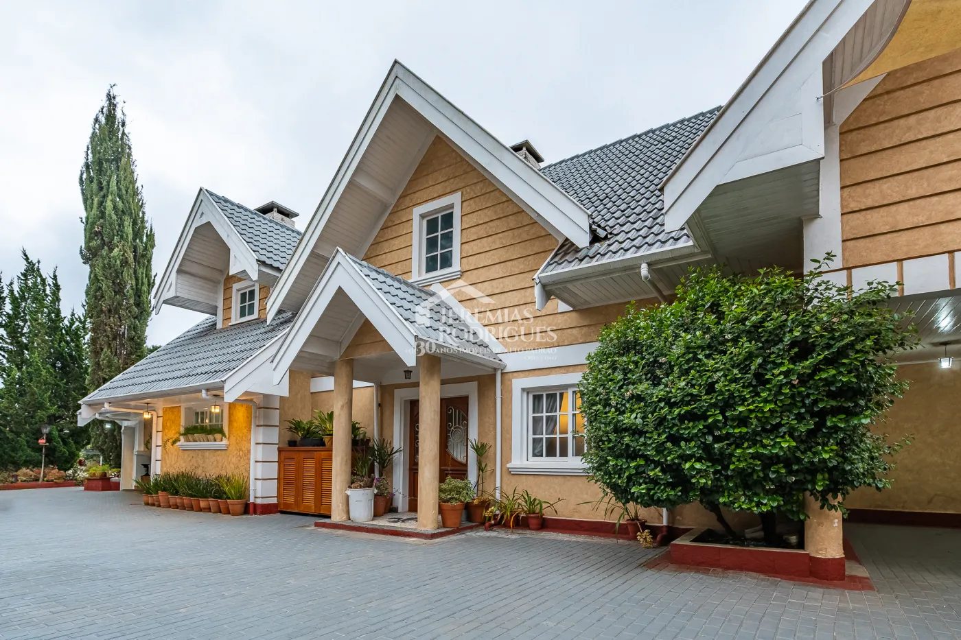 Casa com 5 suítes, 950 m² - Alto do Capivari - Campos do Jordão/SP