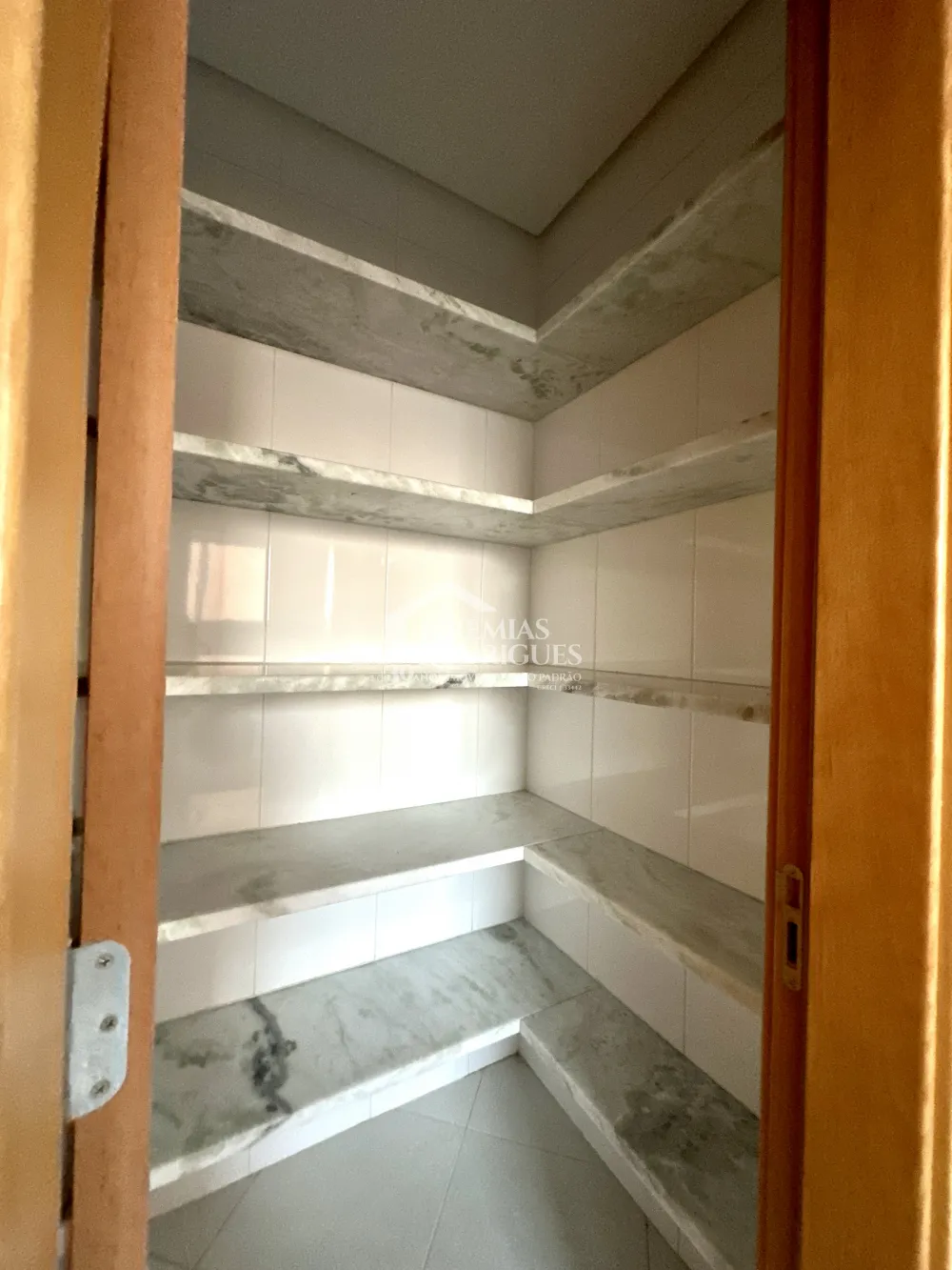 Apartamento para venda com 4 suítes no Condomínio Des Arts em Taubaté/SP