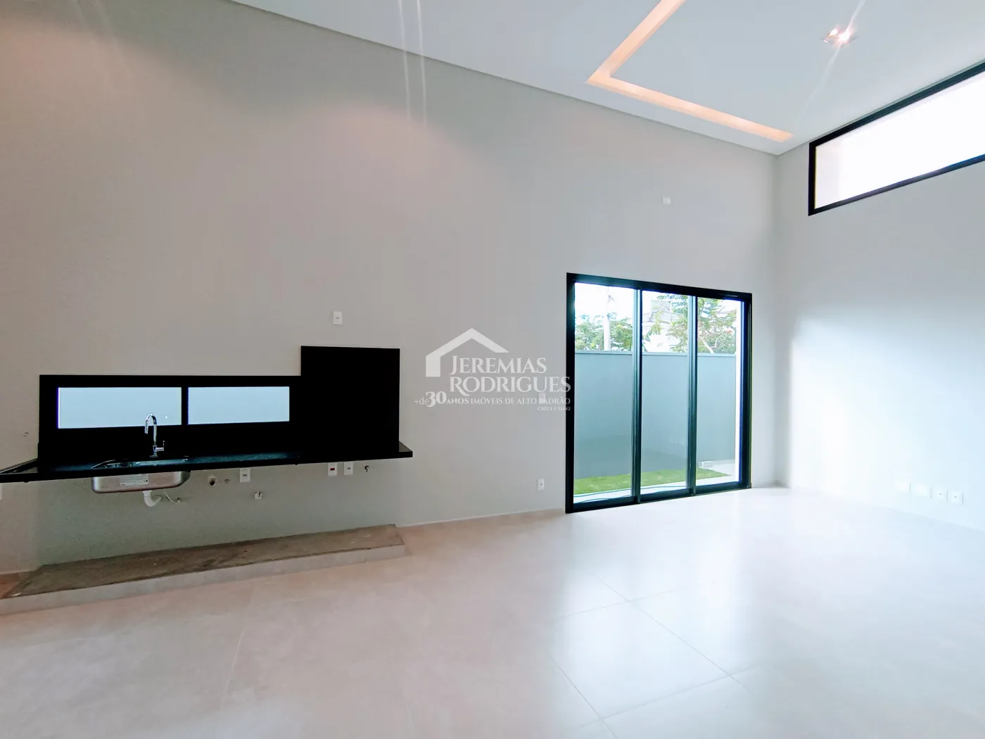 Casa à venda com 3 suítes no Condomínio Ouro Ville em Taubaté/SP