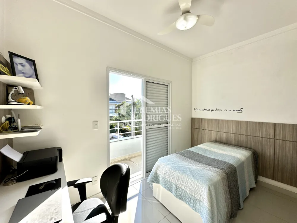 Casa mobiliada para locação no Condomínio Campos do Conde I em Tremembé/SP. 