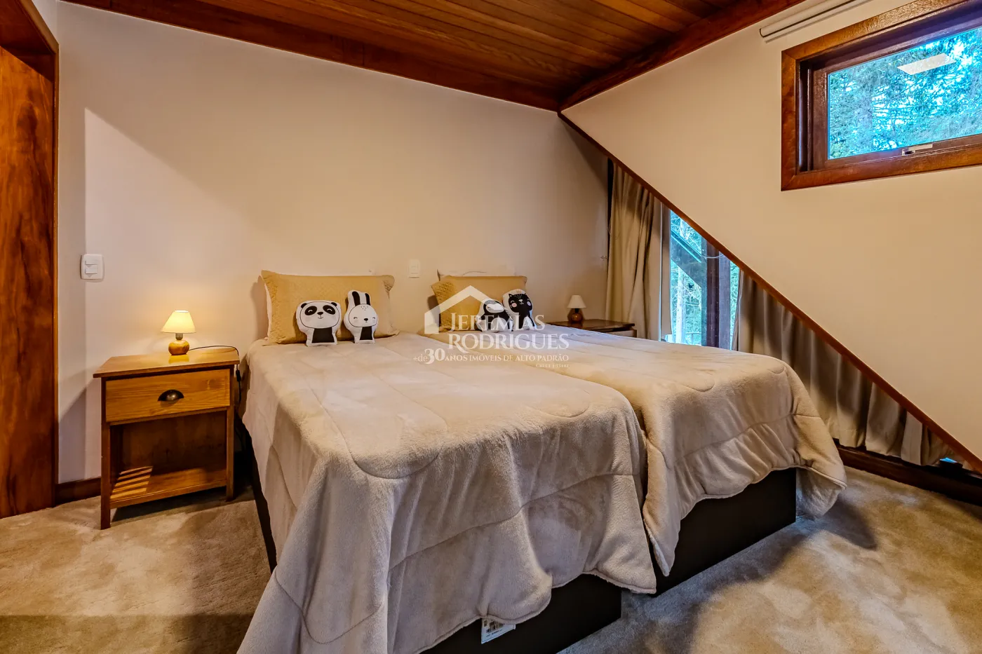 Casa à venda com 3 suítes no Condomínio Reserva Figueiredo em Campos do Jordão/SP.