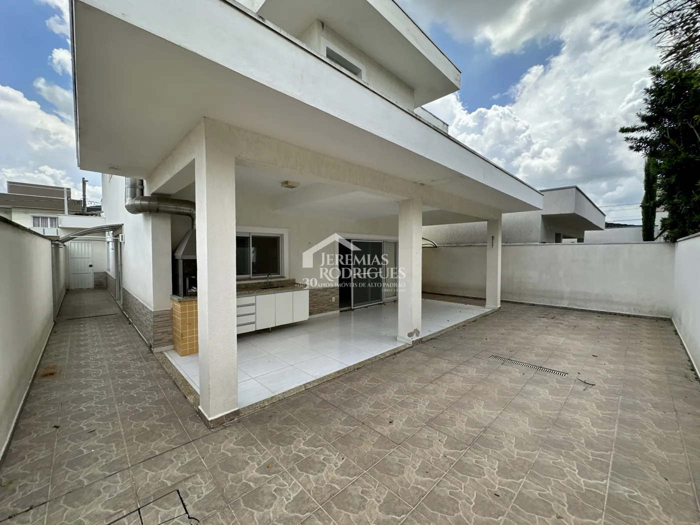 Casa para venda e locação com 4 suítes no Condomínio Campos do Conde II em Tremembé/SP