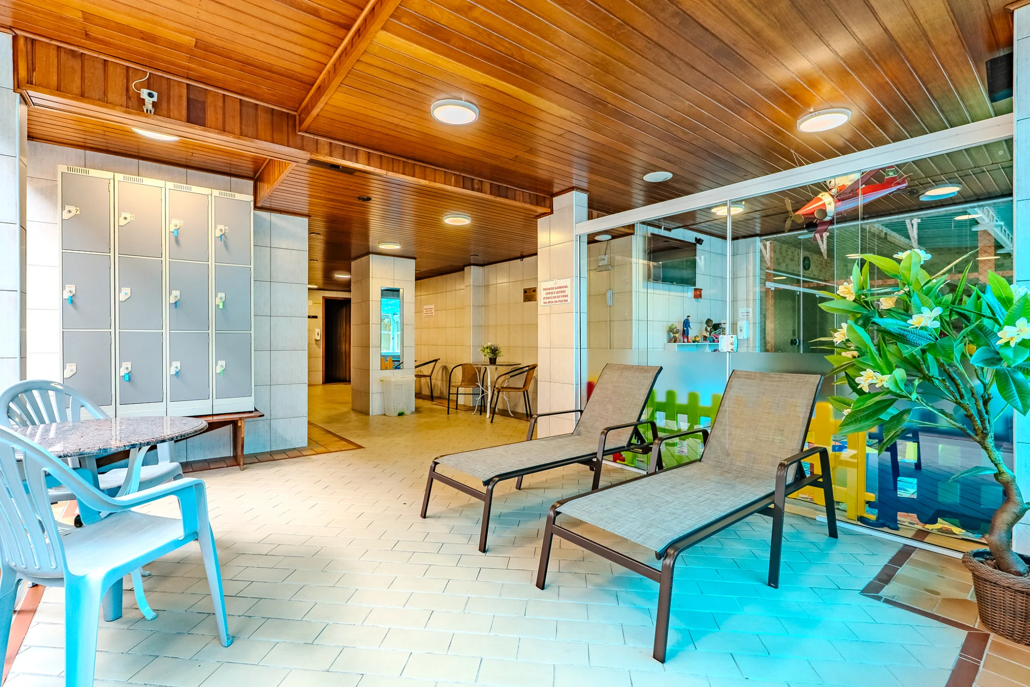 Hotel à venda com 53 apartamentos no Capivari em Campos do Jordão/SP. 