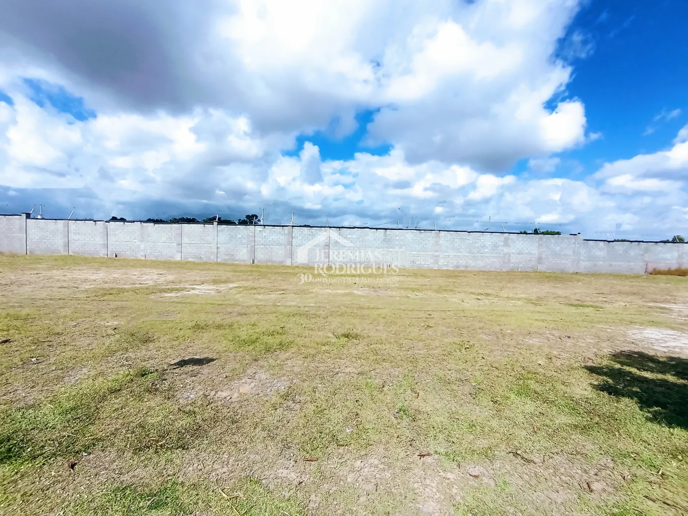 Terreno à venda com 253 m² no Condomínio Pérola do Vale em Tremembé/SP