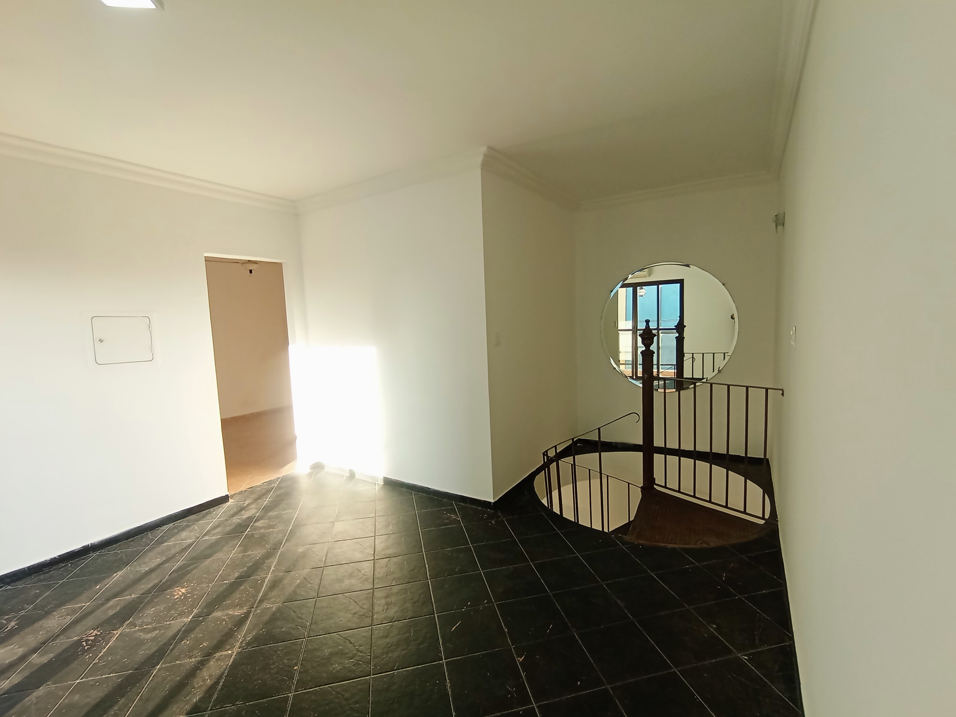 Cobertura à venda com 3 dormitórios, 125 m² no Edifício Michel Abud em Taubaté/SP.