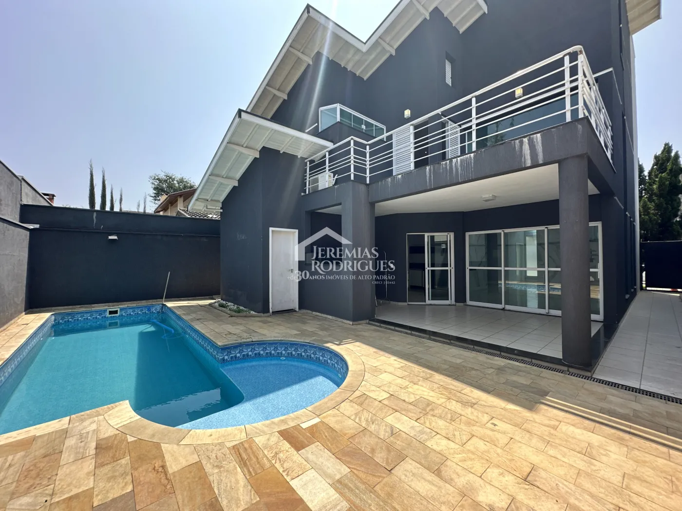 Sobrado com 3 dormitórios, 302 m2 - Condomínio Campos do Conde II - Tremembé/SP.