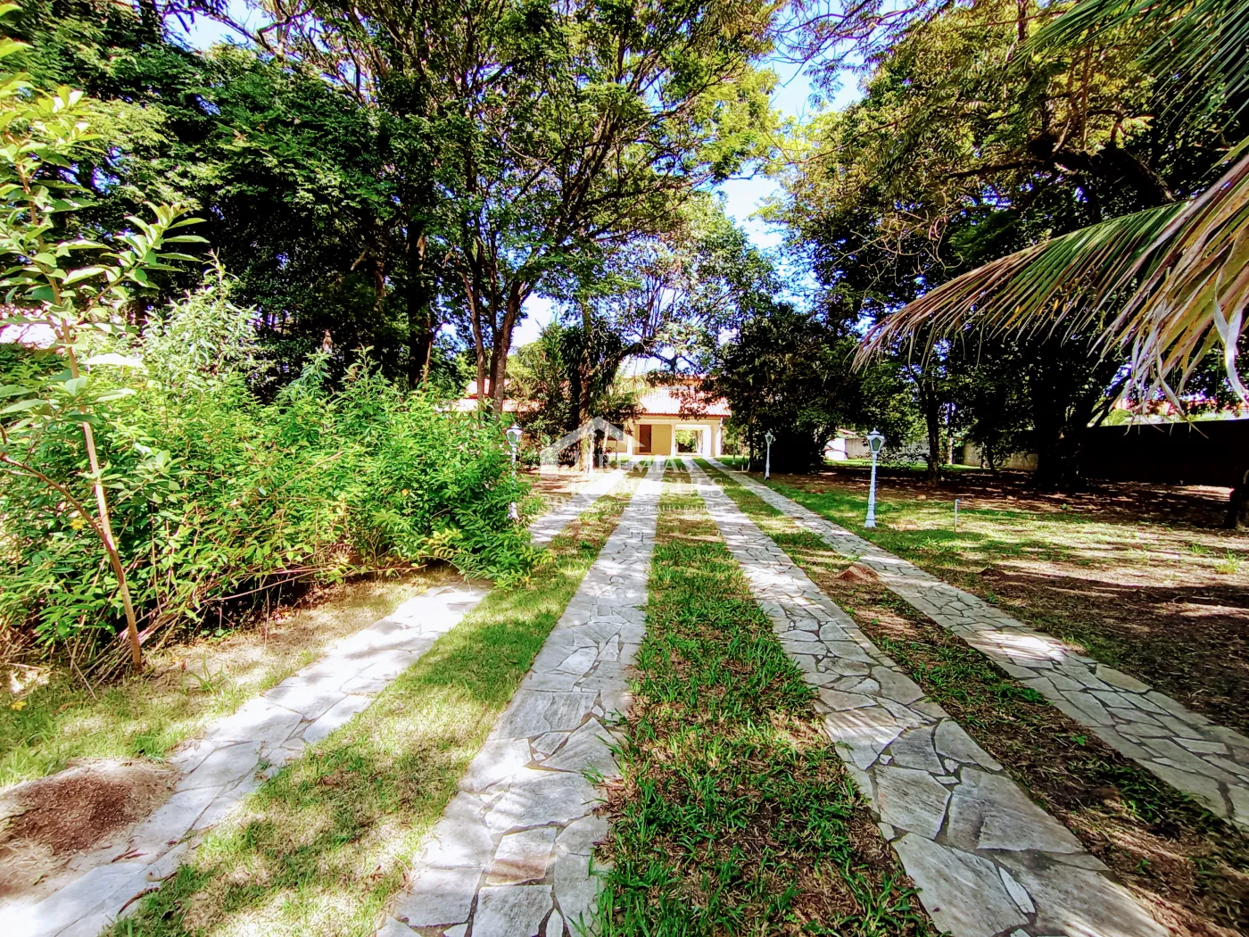 Chácara para locação com 4 dormitórios no bairro Jardim Carlota em Moreira Cesar/SP