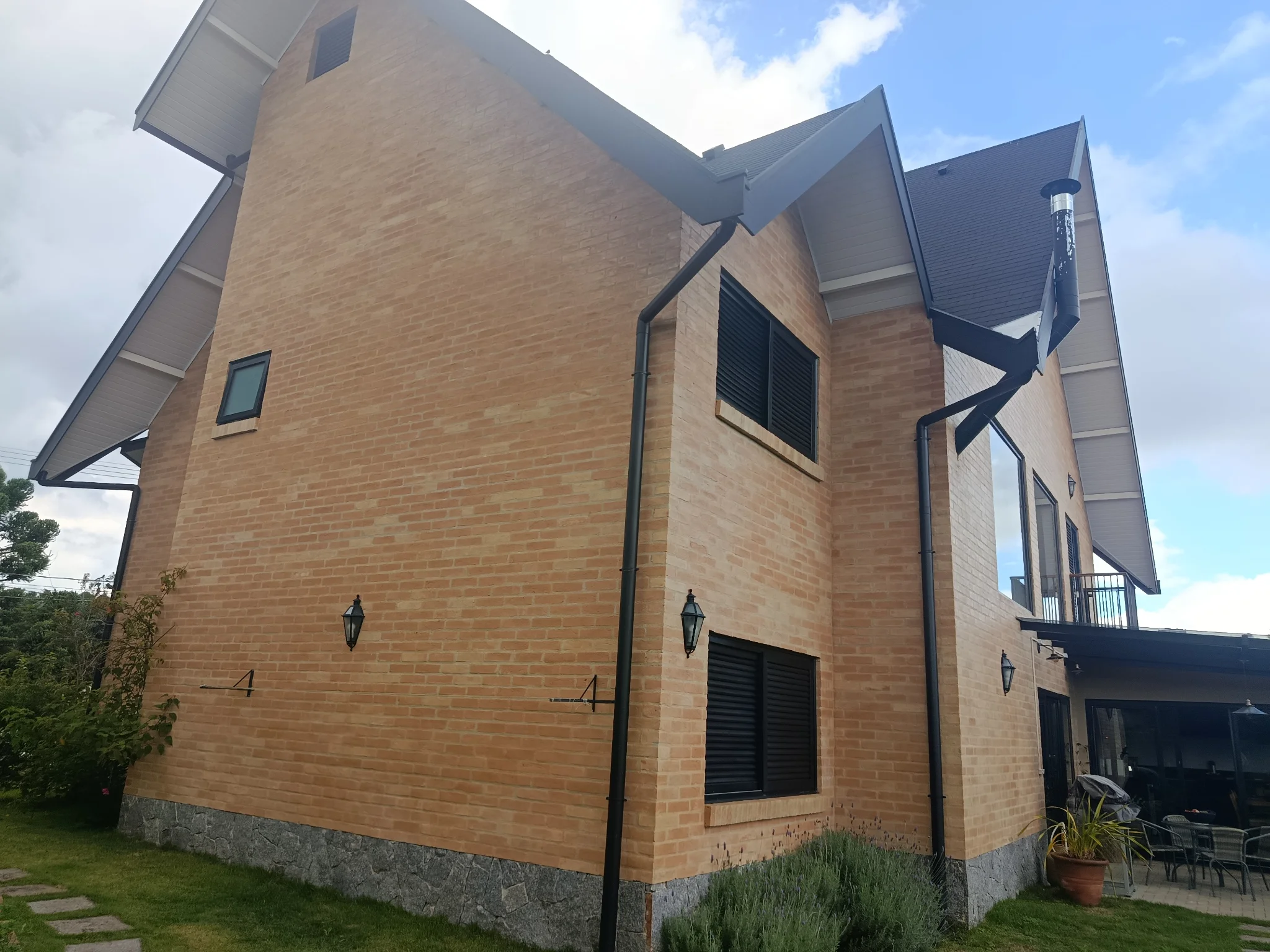 Casa à venda com 3 suítes no Condomínio Iporanga em Campos do Jordão/SP. 
