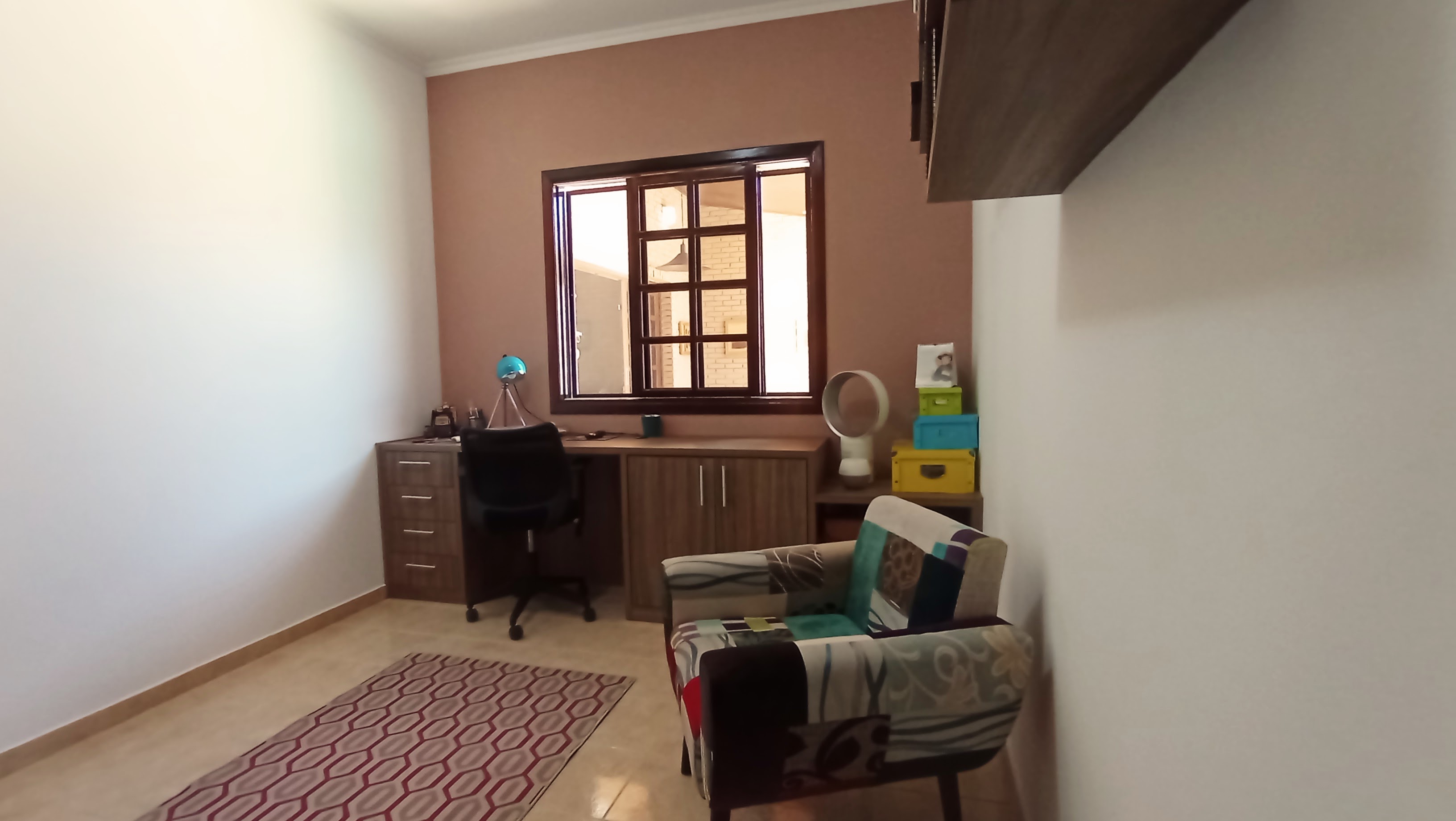 Casa à venda com 3 dormitórios no bairro Jardim do Sol em Taubaté/SP.