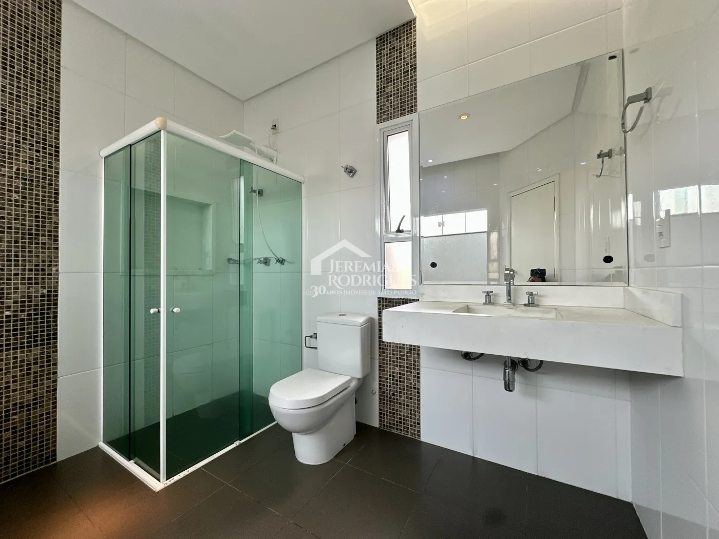 Sobrado com 3 dormitórios, 302 m2 - Condomínio Campos do Conde II - Tremembé/SP.