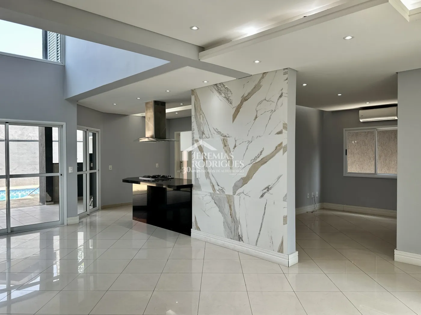 Sobrado com 3 dormitórios, 302 m2 - Condomínio Campos do Conde II - Tremembé/SP.