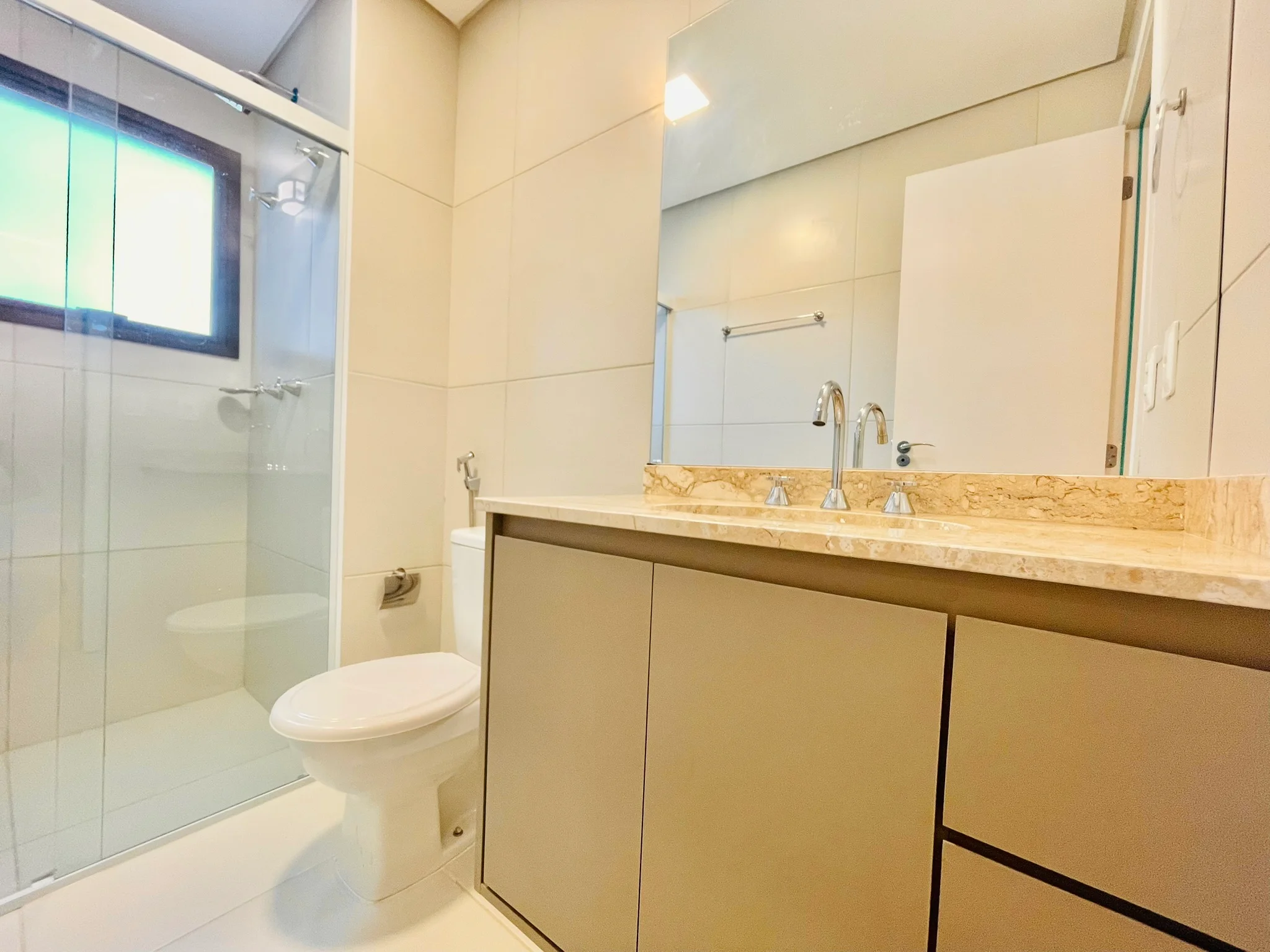 Apartamento para venda e locação com 3 dormitórios no Condomínio Lucca em Taubaté/SP. 