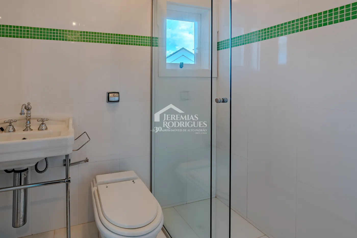 Casa para venda com 5 suítes no Condomínio Jardim Véu da Noiva em Campos do Jordão/SP