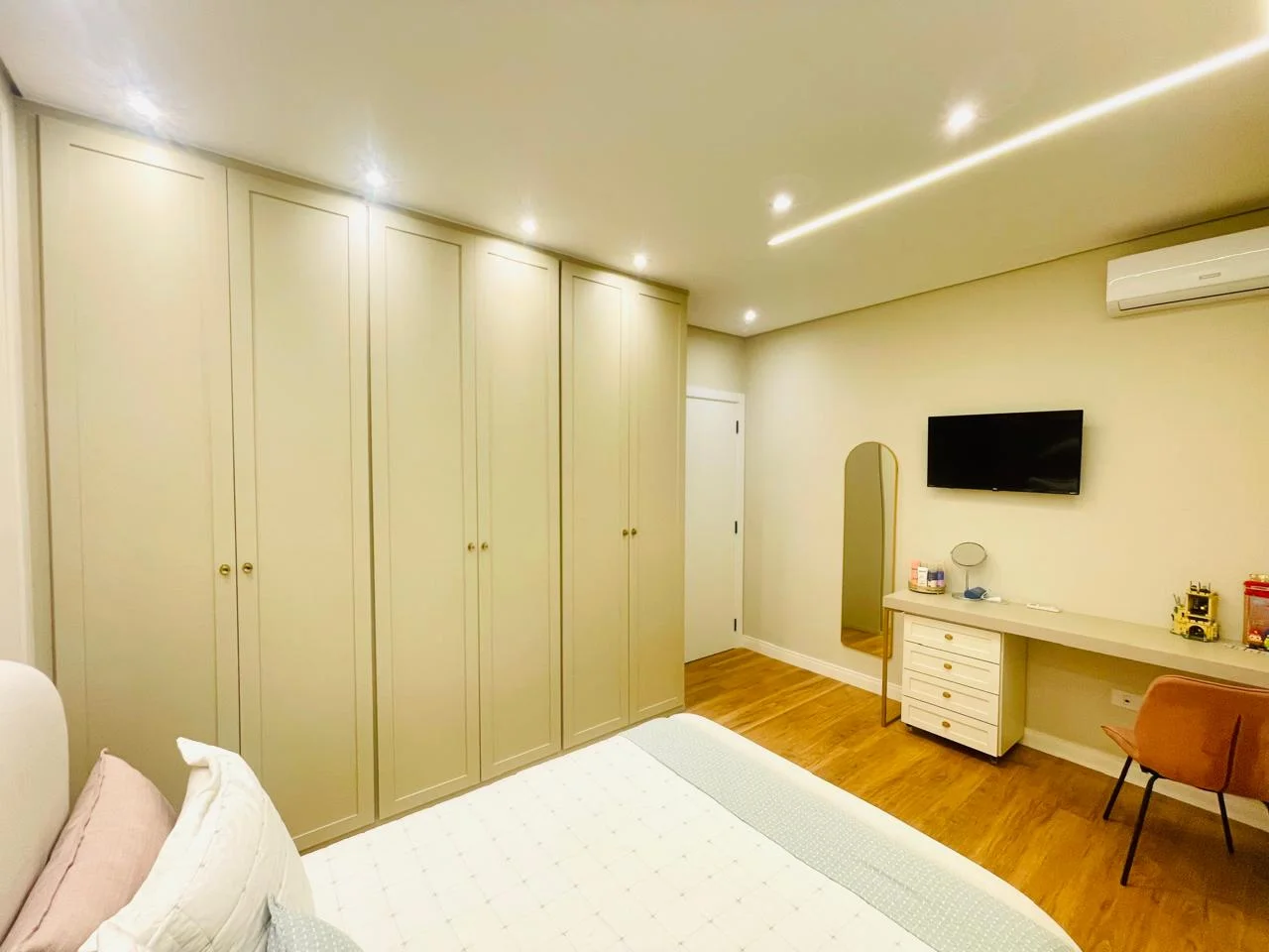 Casa à venda com 3 dormitórios no Condomínio Terras de San Marco em Taubaté/SP.