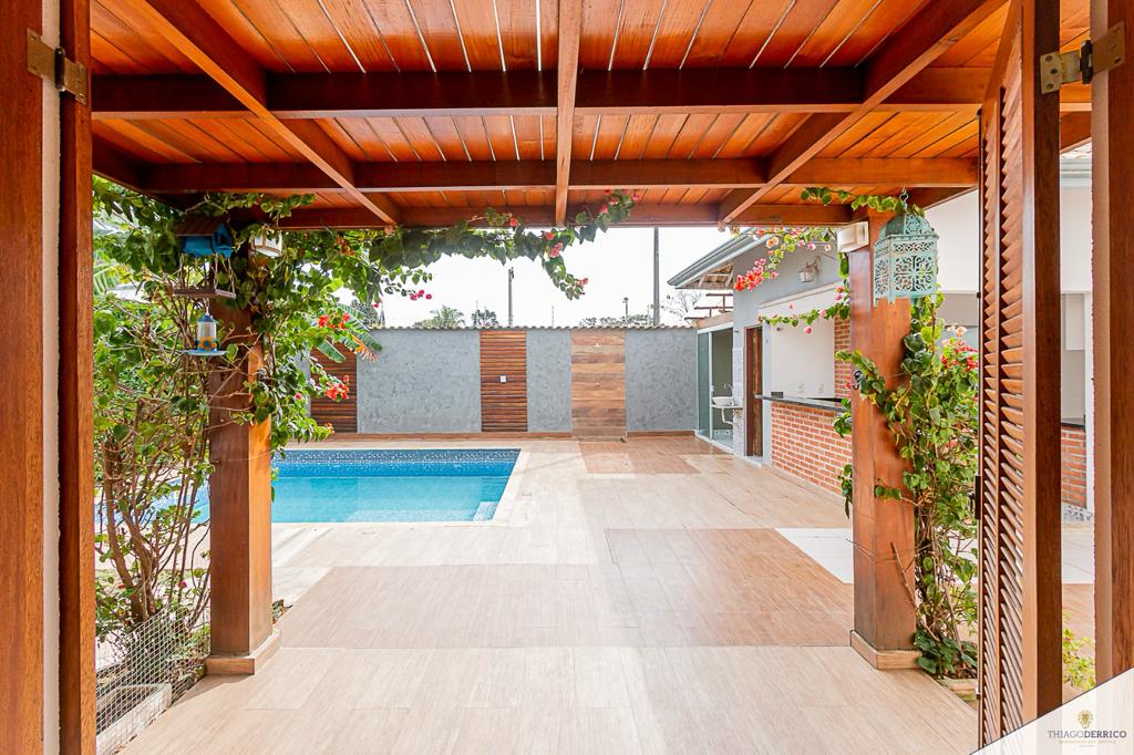 Casa para venda e locação com 4 dormitórios no Condomínio Colonial Village I em Pindamonhangaba/SP.