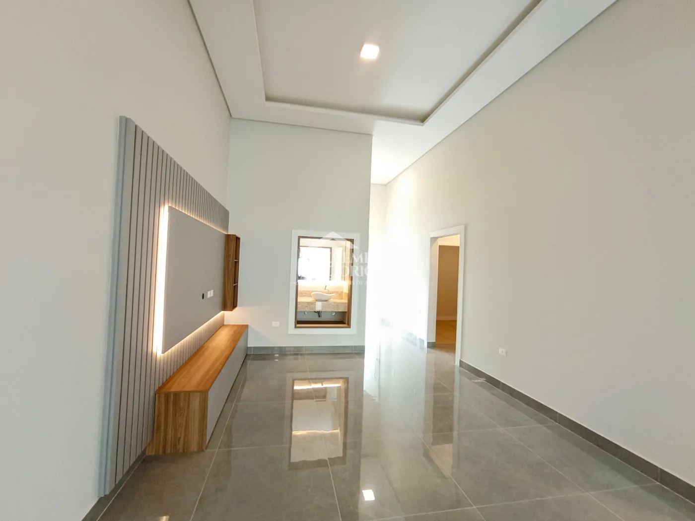 Casa à venda com 3 dormitórios no Condomínio Residencial Barão de Tremembé em Tremembé/SP.