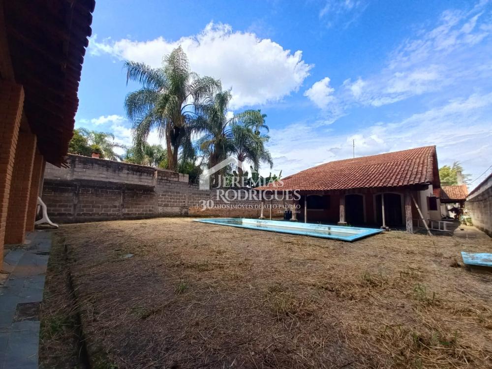 Espetacular casa térrea com piscina, quintal amplo e ótima localização - Pindamonhangaba/SP