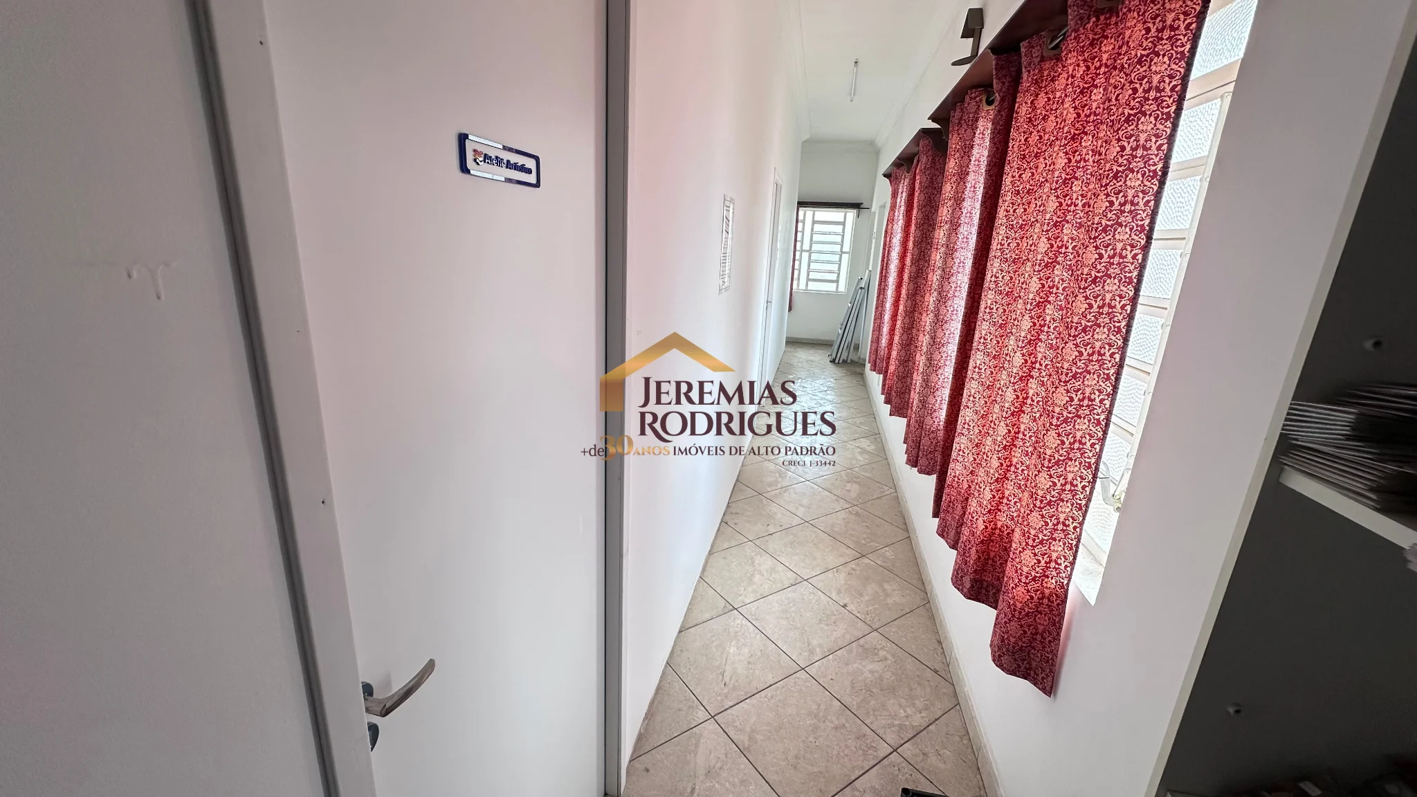 Ponto comercial para locação no Centro em Pindamonhangaba/SP. — foto 1